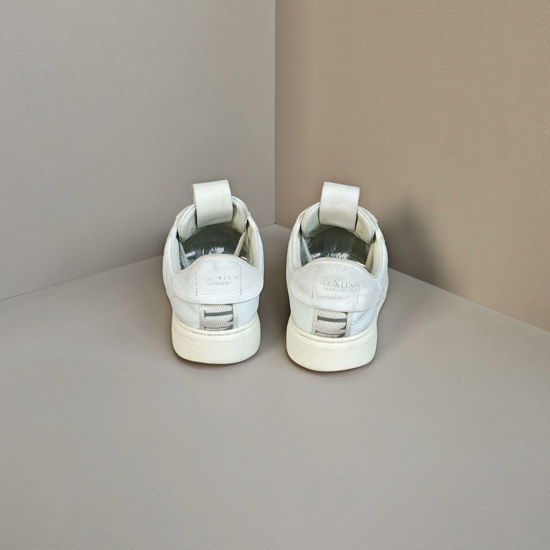 Valentino Valentino Lowtop Sneakers us_8 Women Size US 8 / IT 38 - 3 Thumbnail
