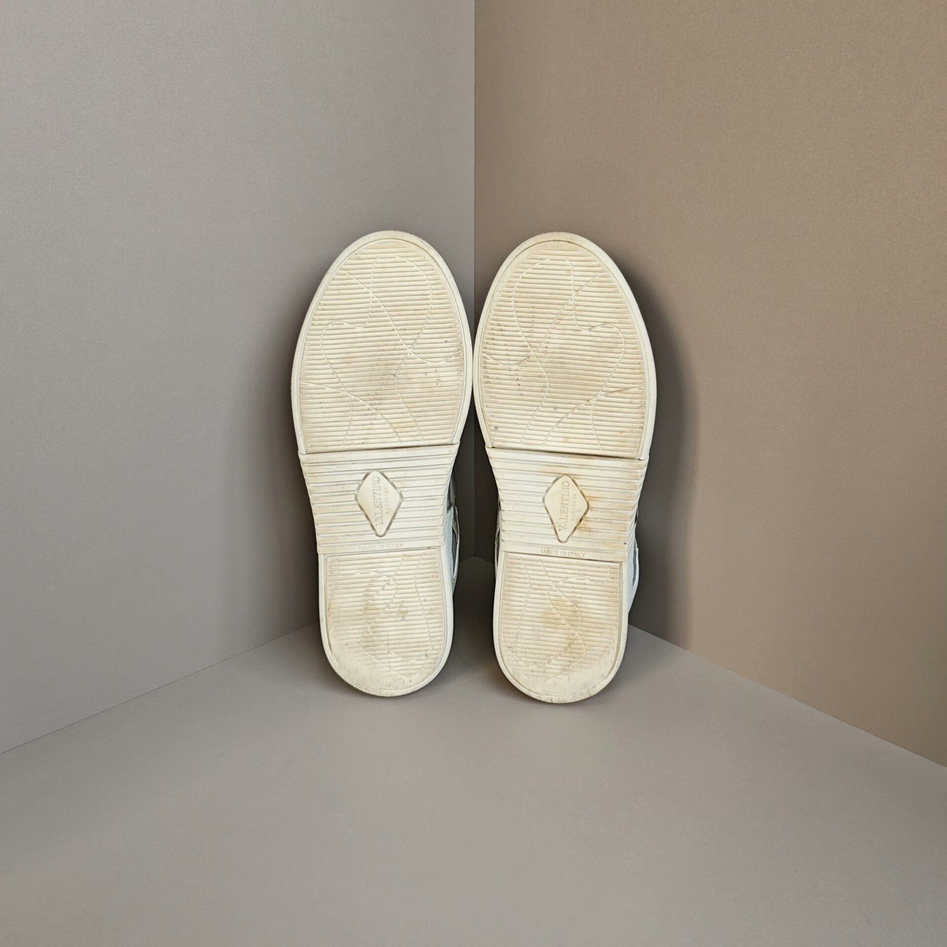 Valentino Valentino Lowtop Sneakers us_8 Women Size US 8 / IT 38 - 5 Thumbnail