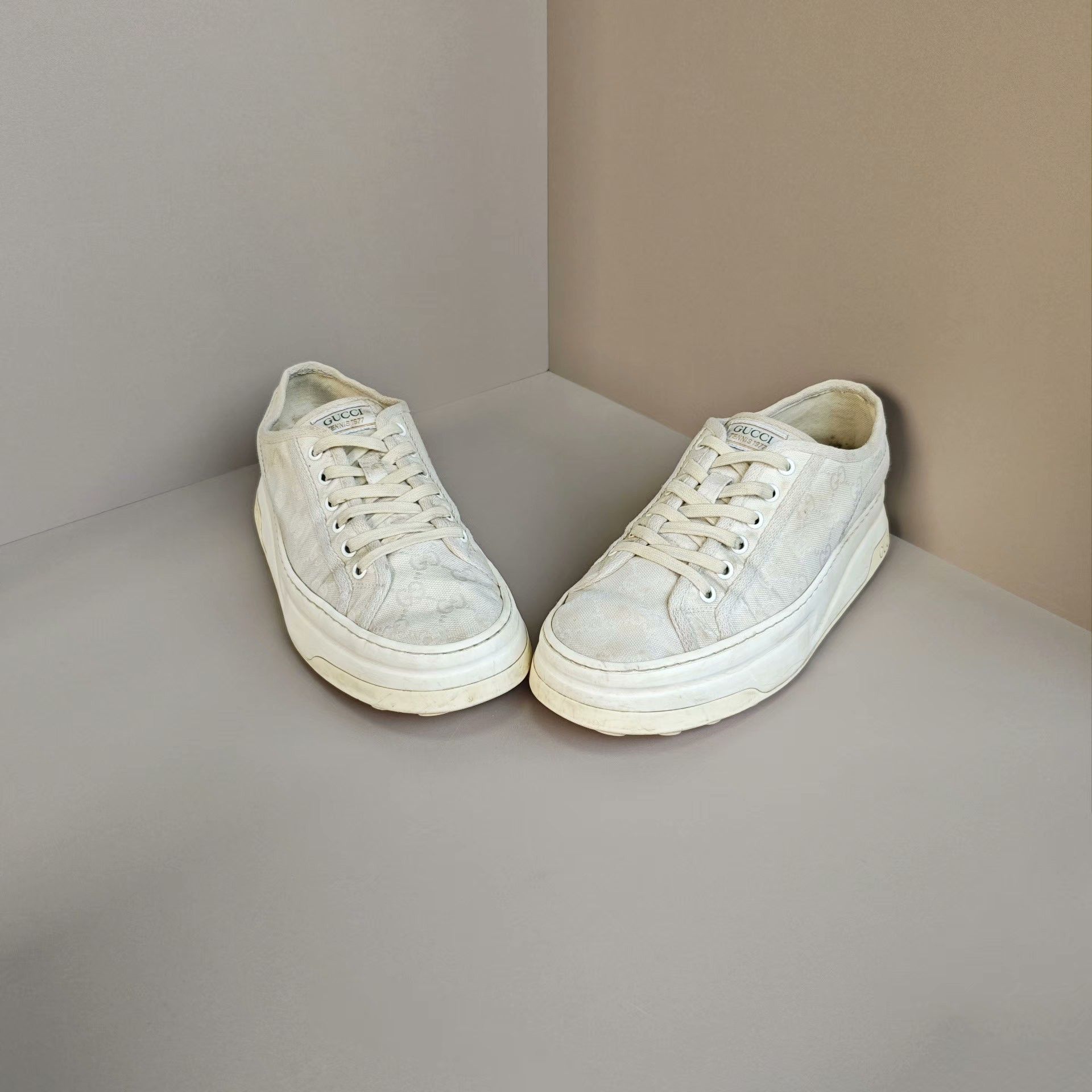 Gucci Gucci Casual Embroidered Lowtop Sneakers 8 Men Size US 8 / EU 41 - 2 Thumbnail
