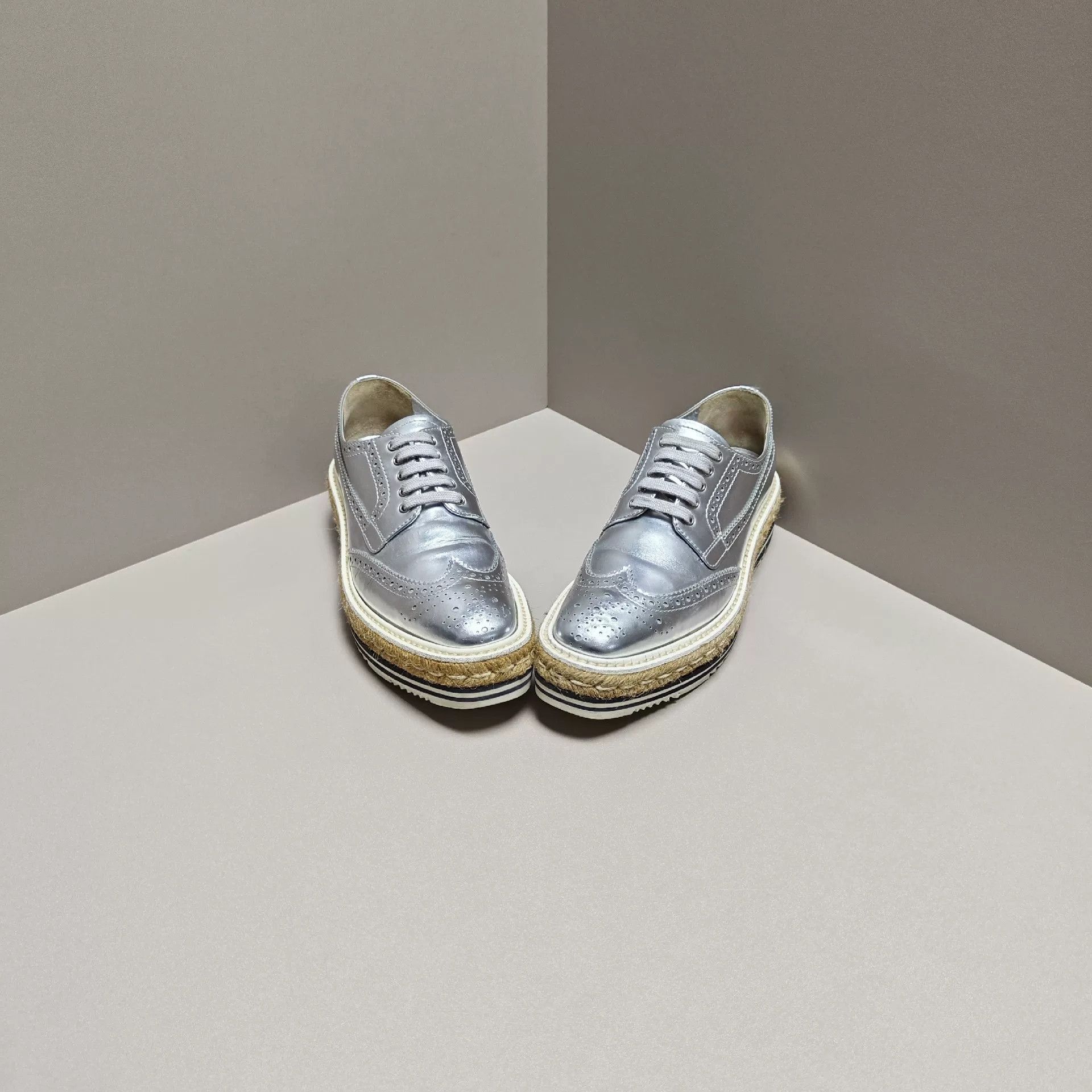 Prada Prada Lowtop Sneakers us_7 Women Size US 7 / IT 37 - 2 Thumbnail