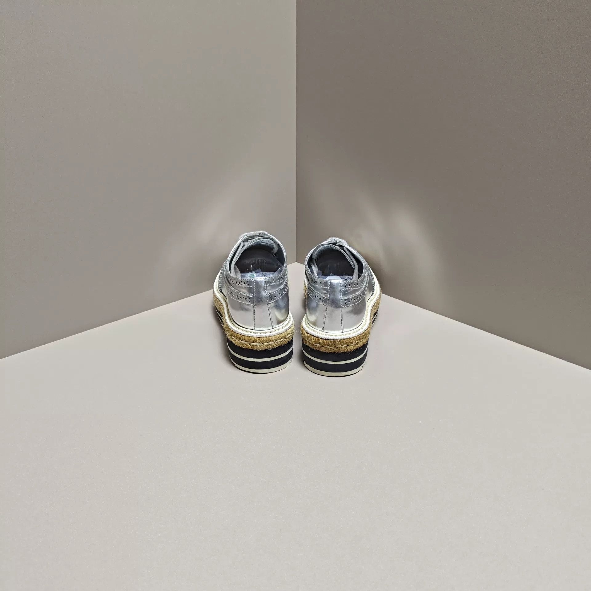 Prada Prada Lowtop Sneakers us_7 Women Size US 7 / IT 37 - 3 Thumbnail