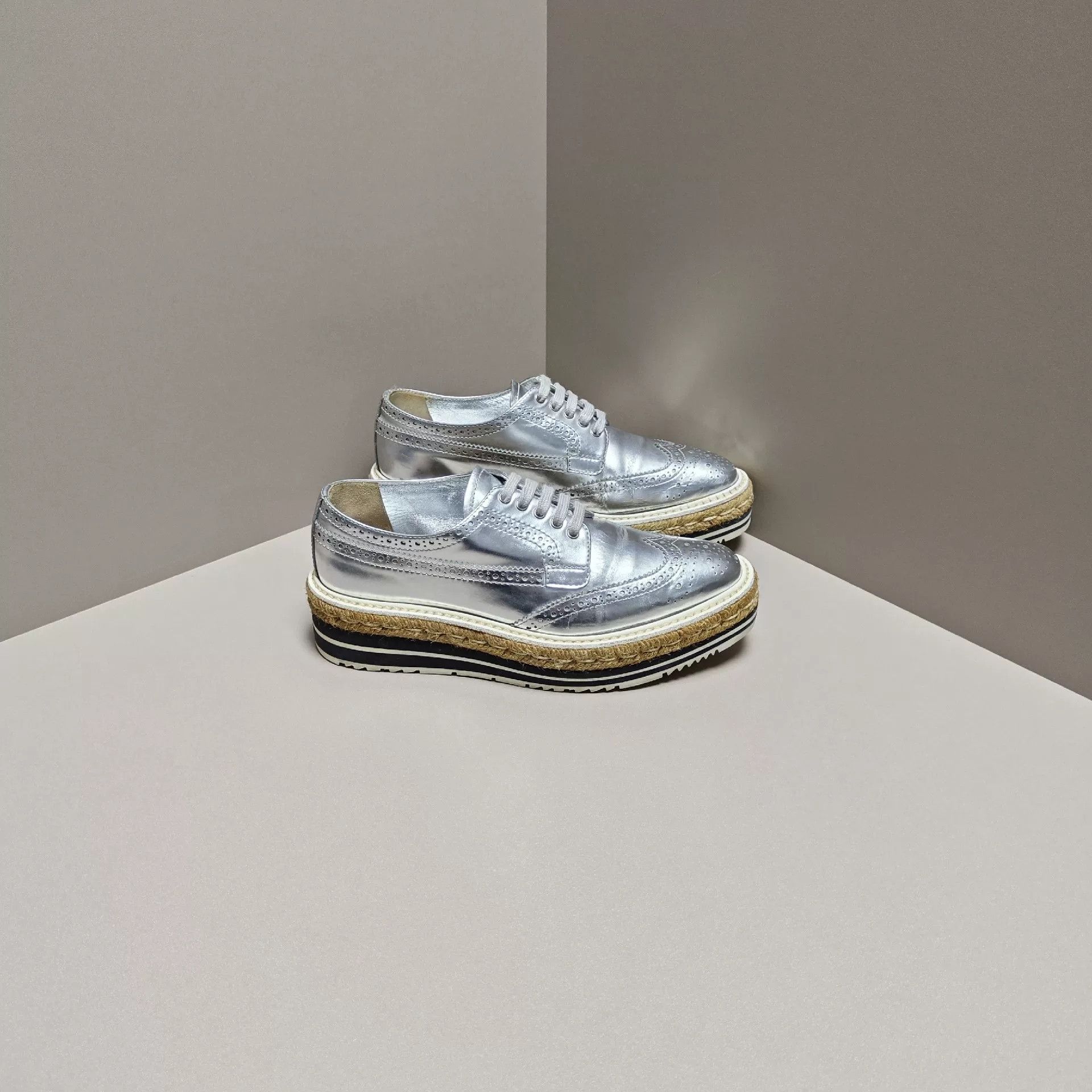 Prada Prada Lowtop Sneakers us_7 Women Size US 7 / IT 37 - 4 Thumbnail