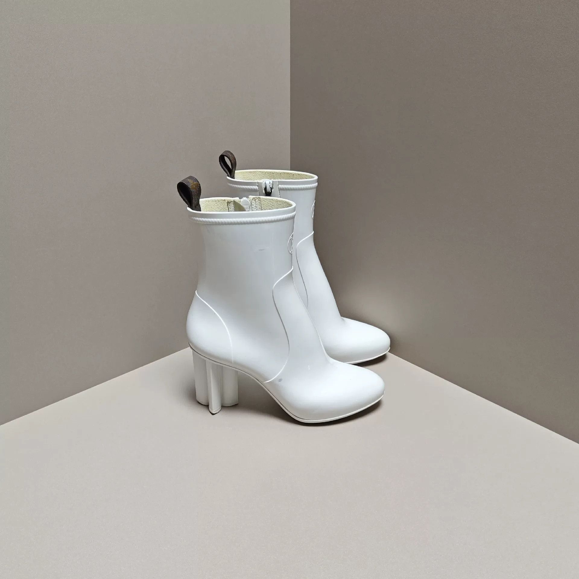 Louis Vuitton Louis Vuitton Boots us_7 Women Size US 7 / IT 37 - 4 Thumbnail