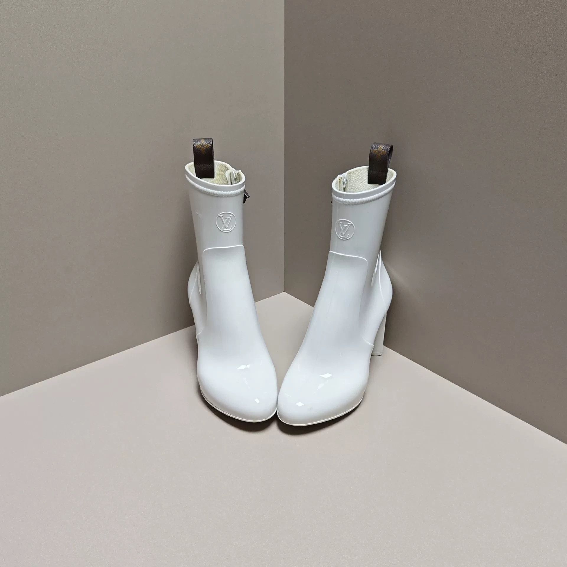 Louis Vuitton Louis Vuitton Boots us_7 Women Size US 7 / IT 37 - 2 Thumbnail