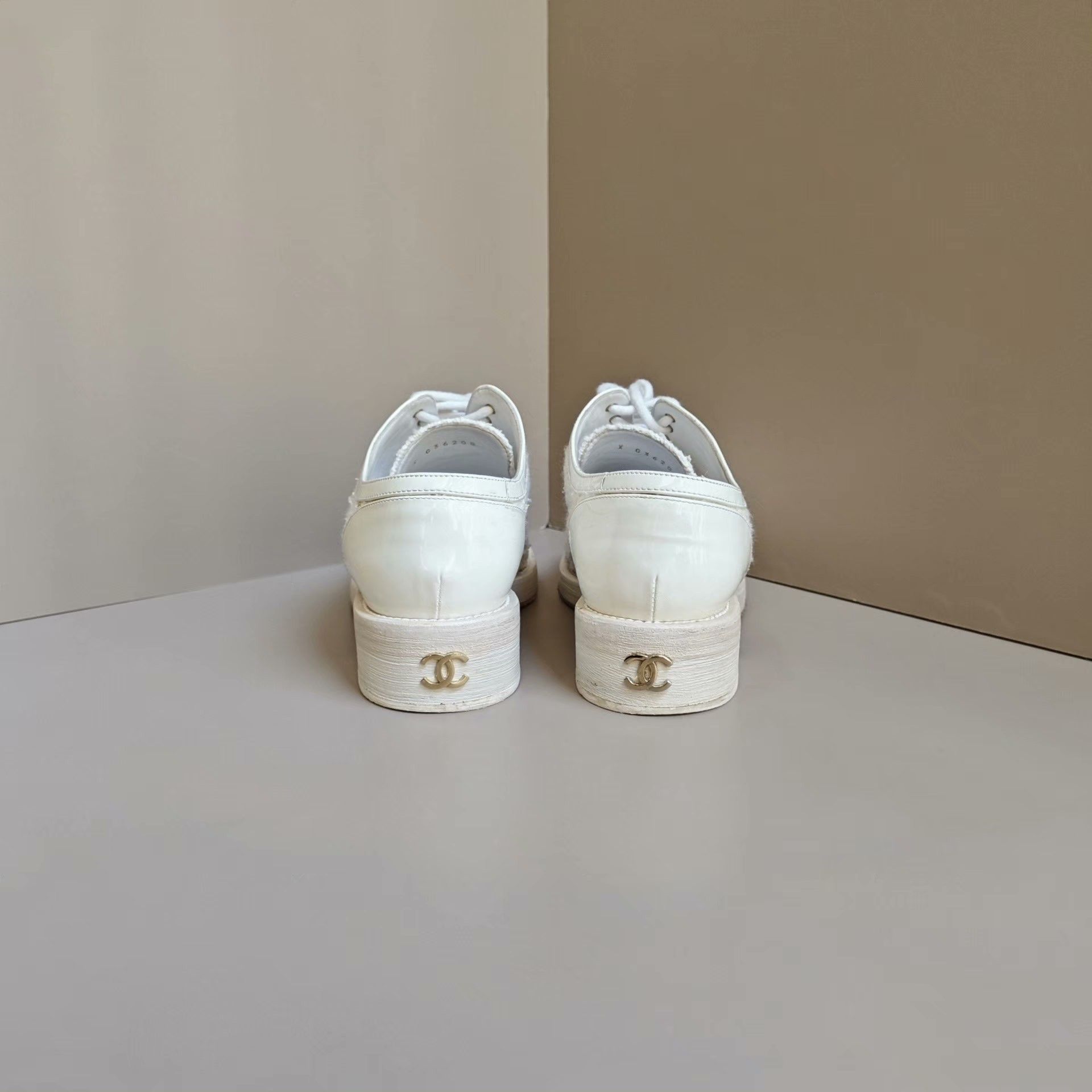 Chanel Chanel Wool Lowtop Sneakers us_6 Women Size US 6 / IT 36 - 3 Thumbnail