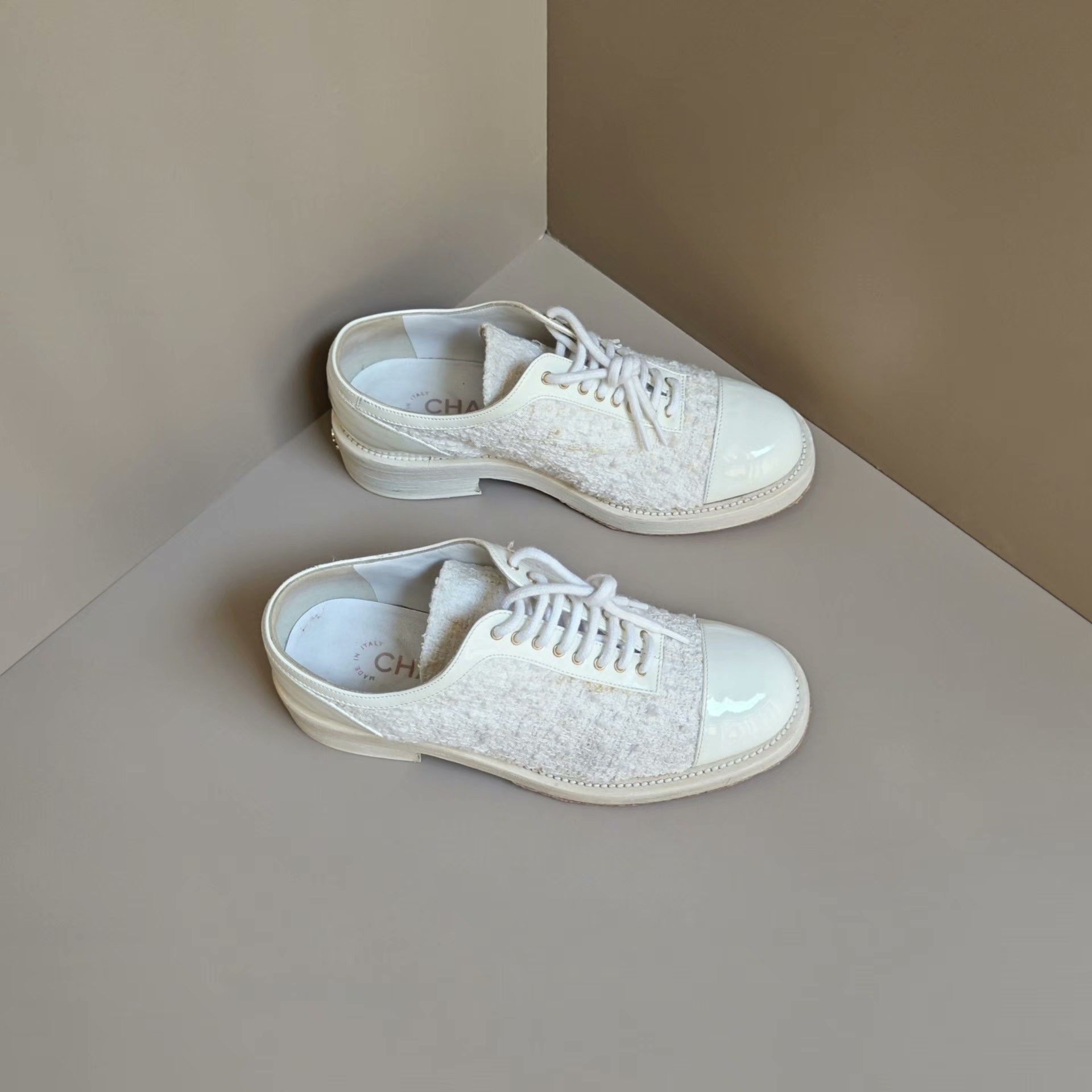 Chanel Chanel Wool Lowtop Sneakers us_6 Women Size US 6 / IT 36 - 4 Thumbnail