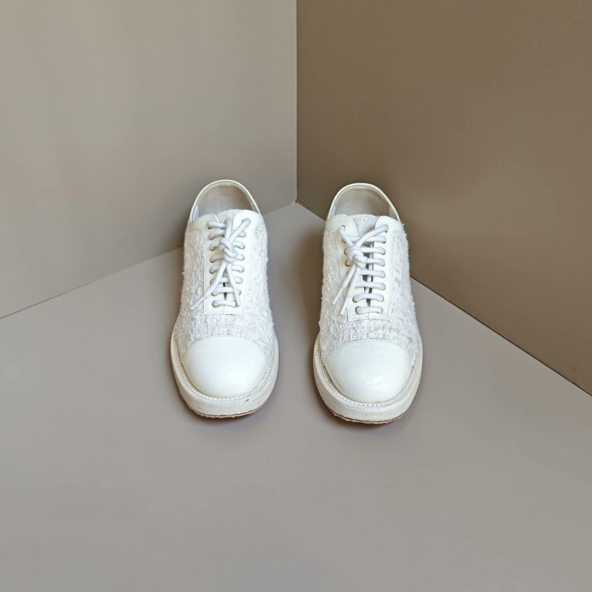 Chanel Chanel Wool Lowtop Sneakers us_6 Women Size US 6 / IT 36 - 2 Thumbnail