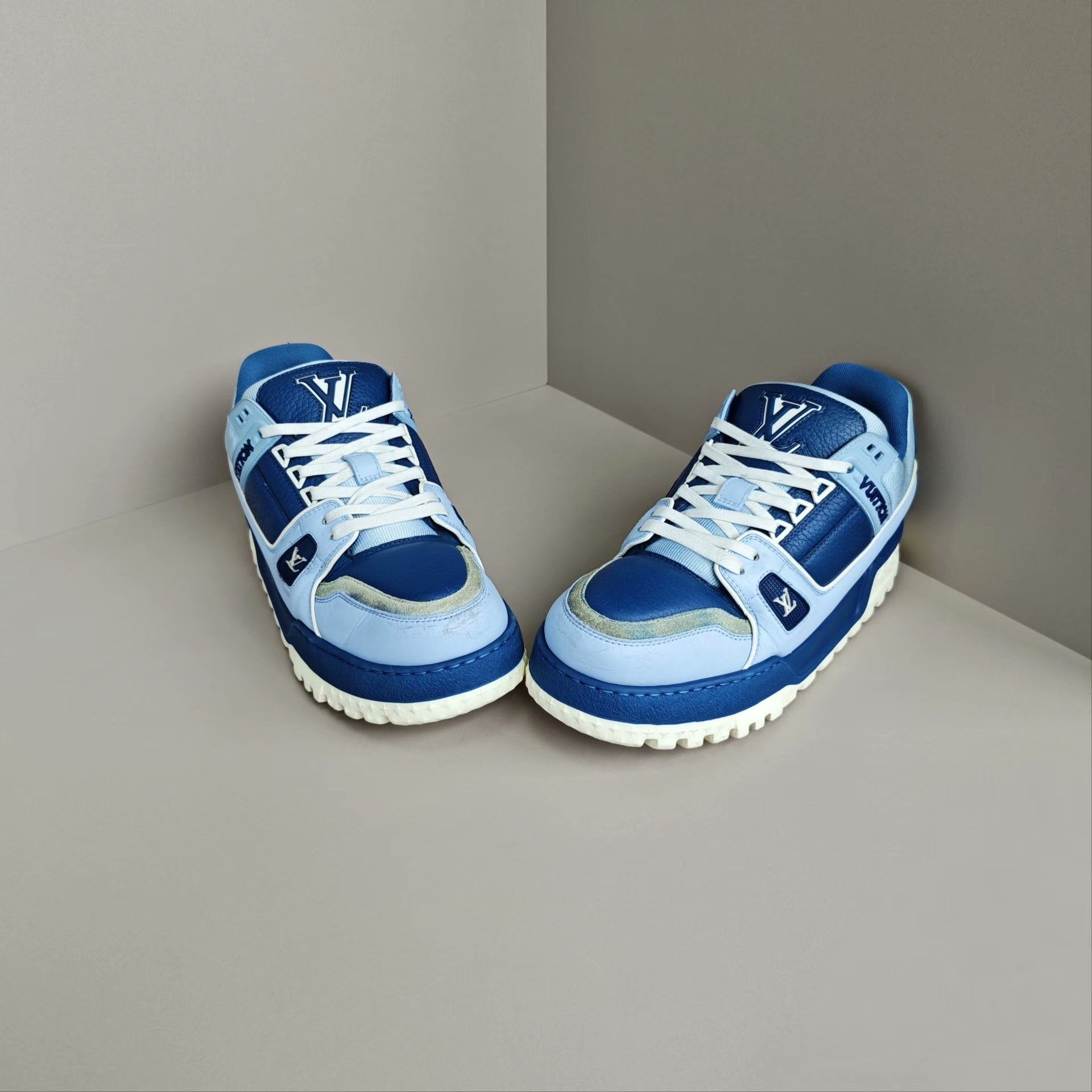Louis Vuitton Louis Vuitton Training Lowtop Sneakers 8 Men Size US 8 / EU 41 - 2 Thumbnail