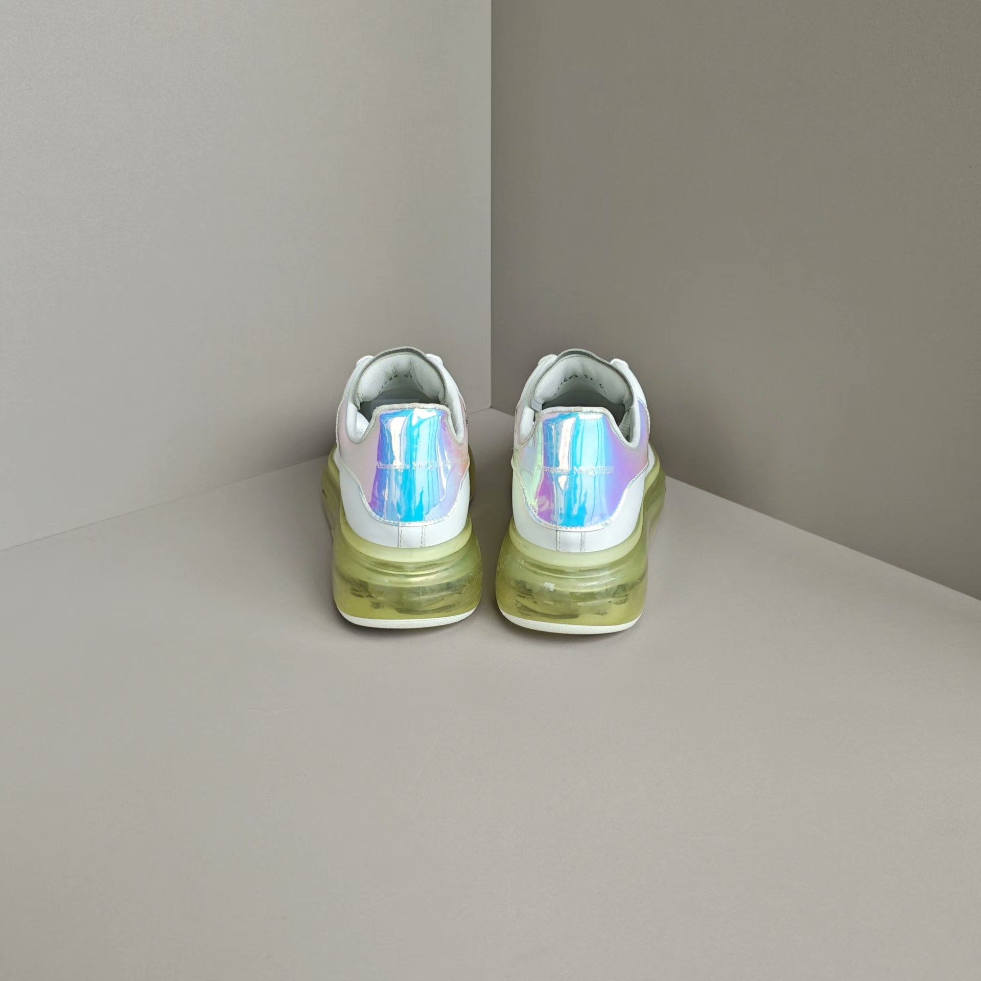 Alexander McQueen Alexander McQueen White Lowtop Sneakers us_7 Women Size US 7 / IT 37 - 3 Thumbnail