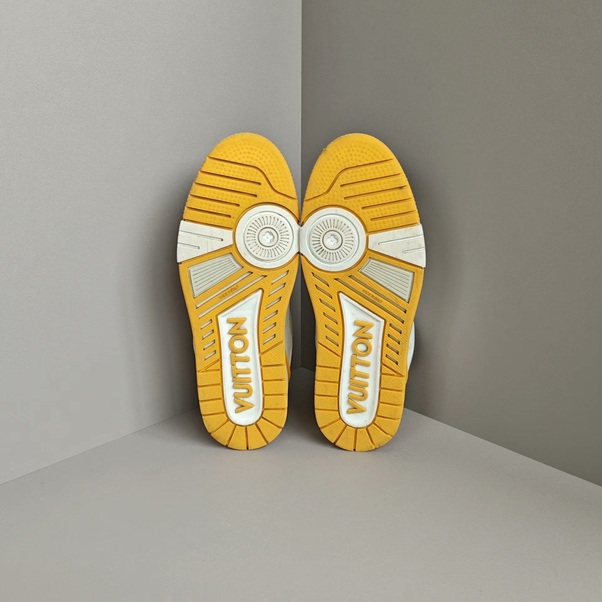 Louis Vuitton Louis Vuitton Training Yellow Lowtop Sneakers 7 Men Size US 7 / EU 40 - 5 Thumbnail
