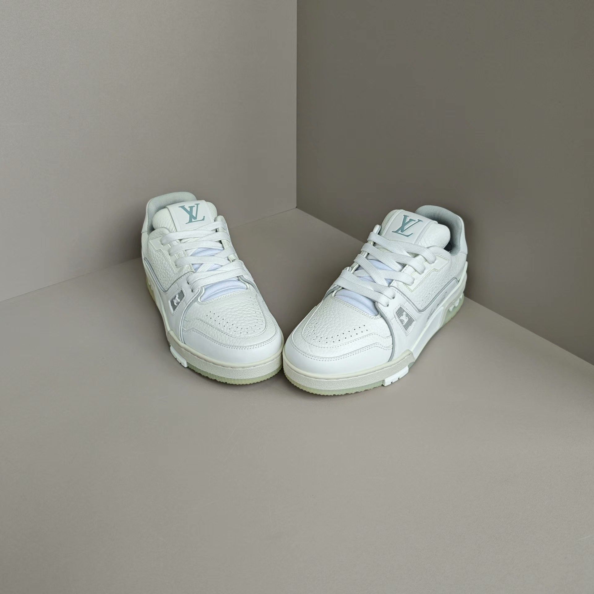 Louis Vuitton Louis Vuitton Training White Lowtop Sneakers us_7 Women Size US 7 / IT 37 - 2 Thumbnail