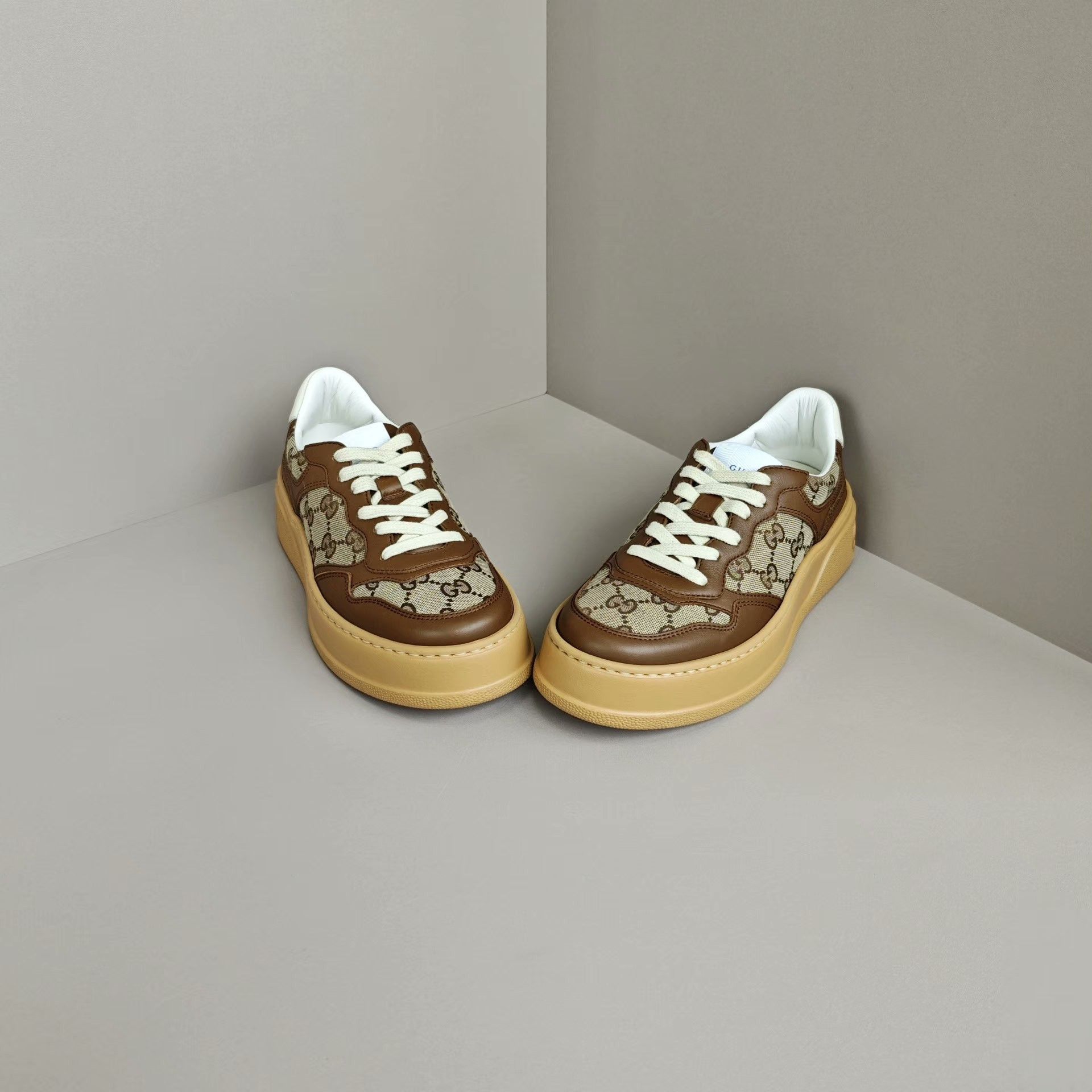 Gucci Gucci Lowtop Sneakers us_6 Women Size US 6 / IT 36 - 2 Thumbnail
