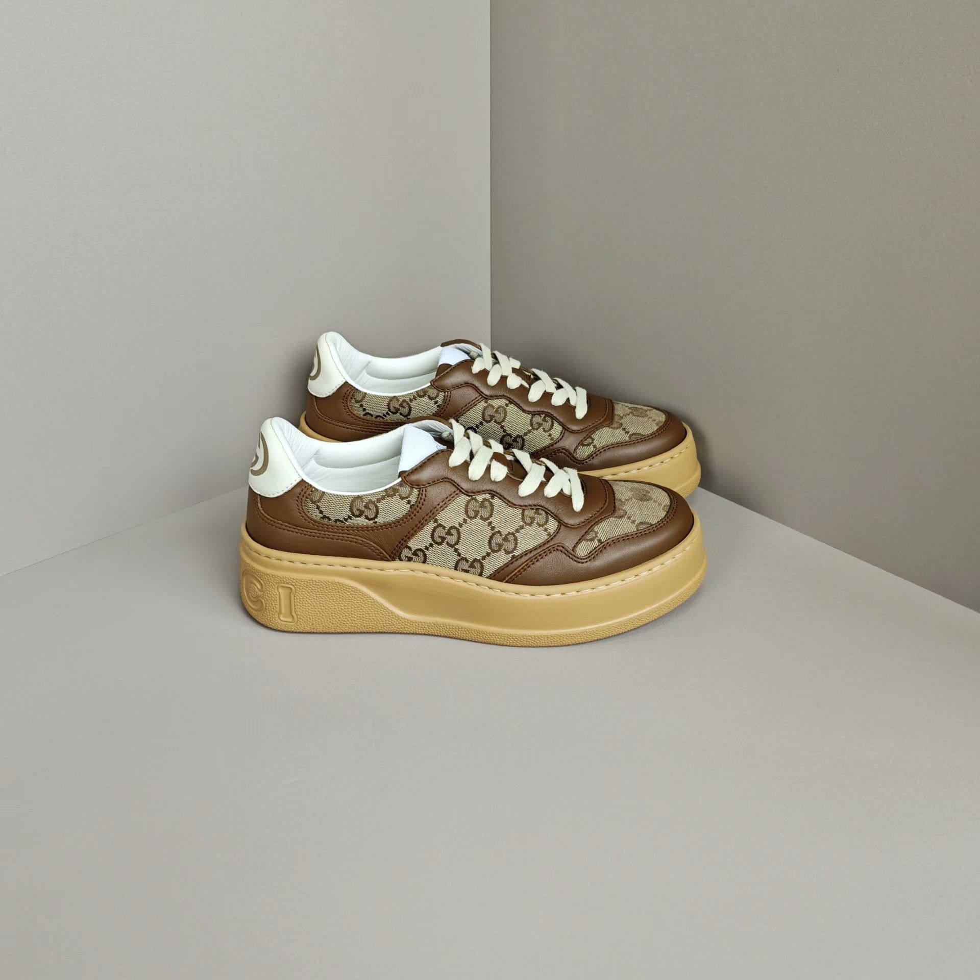 Gucci Gucci Lowtop Sneakers us_6 Women Size US 6 / IT 36 - 4 Thumbnail