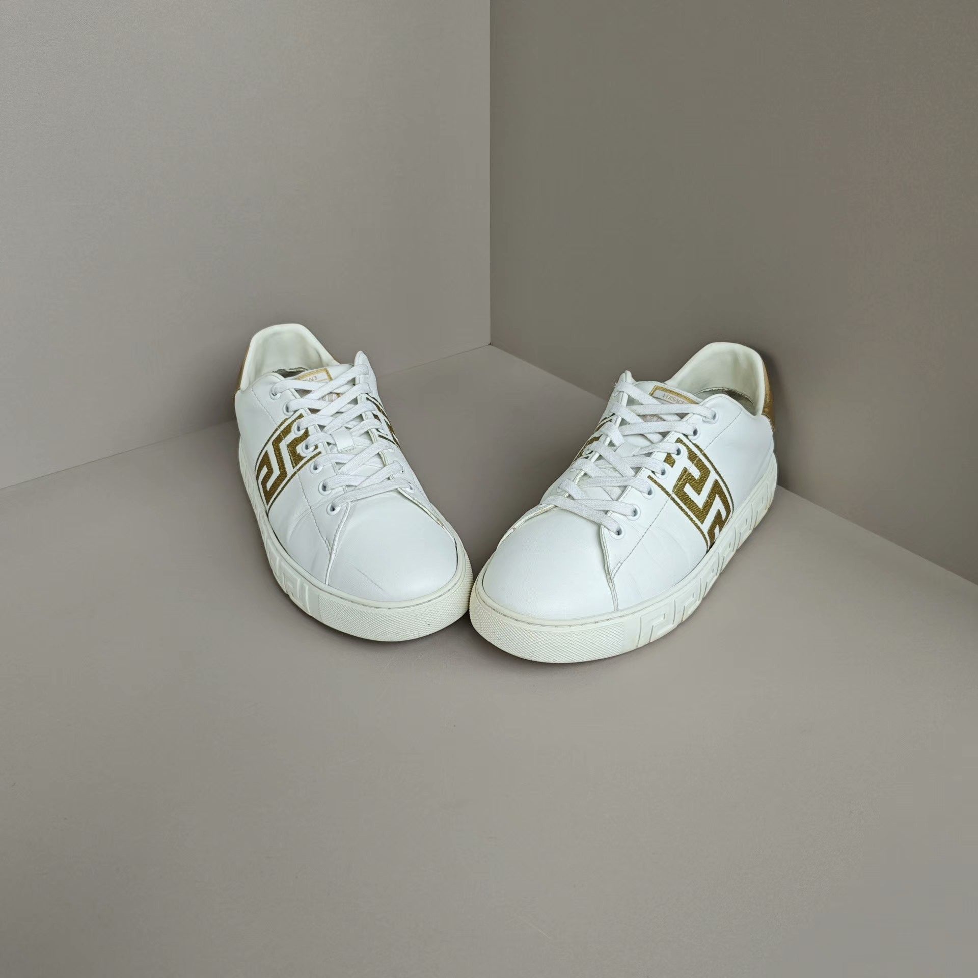 Versace Versace Lowtop Sneakers 7 Men Size US 7 / EU 40 - 2 Thumbnail