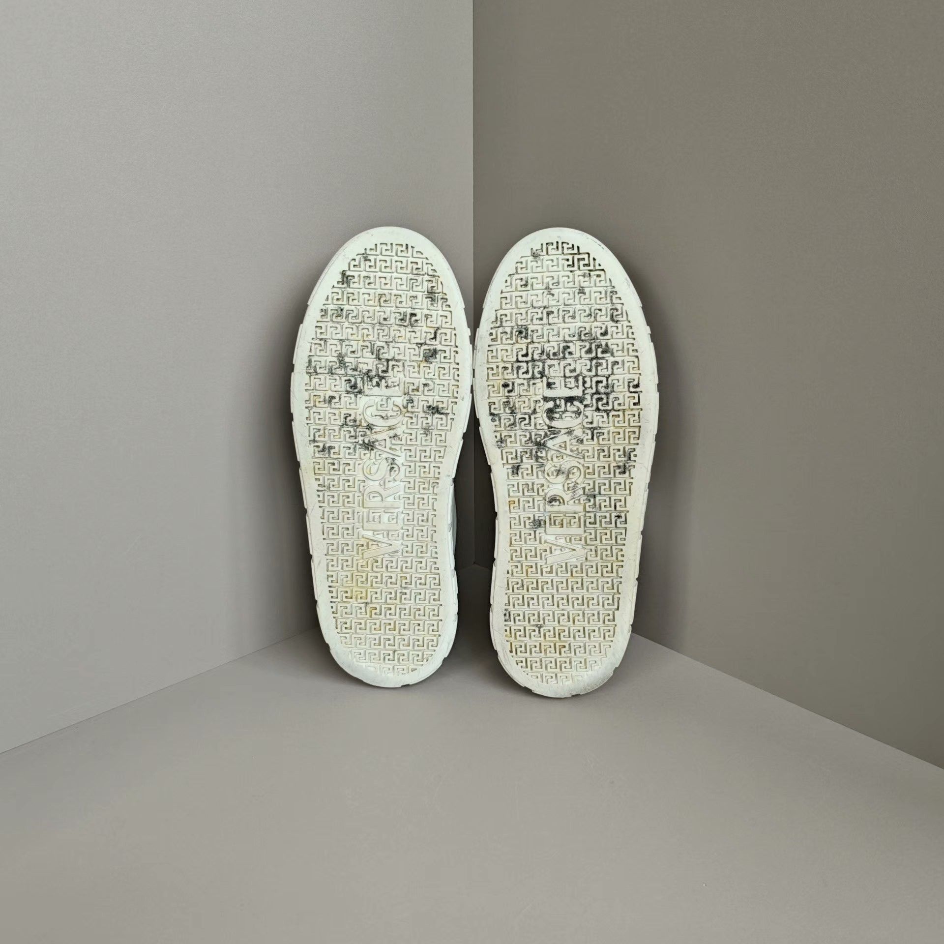 Versace Versace Lowtop Sneakers 7 Men Size US 7 / EU 40 - 5 Thumbnail