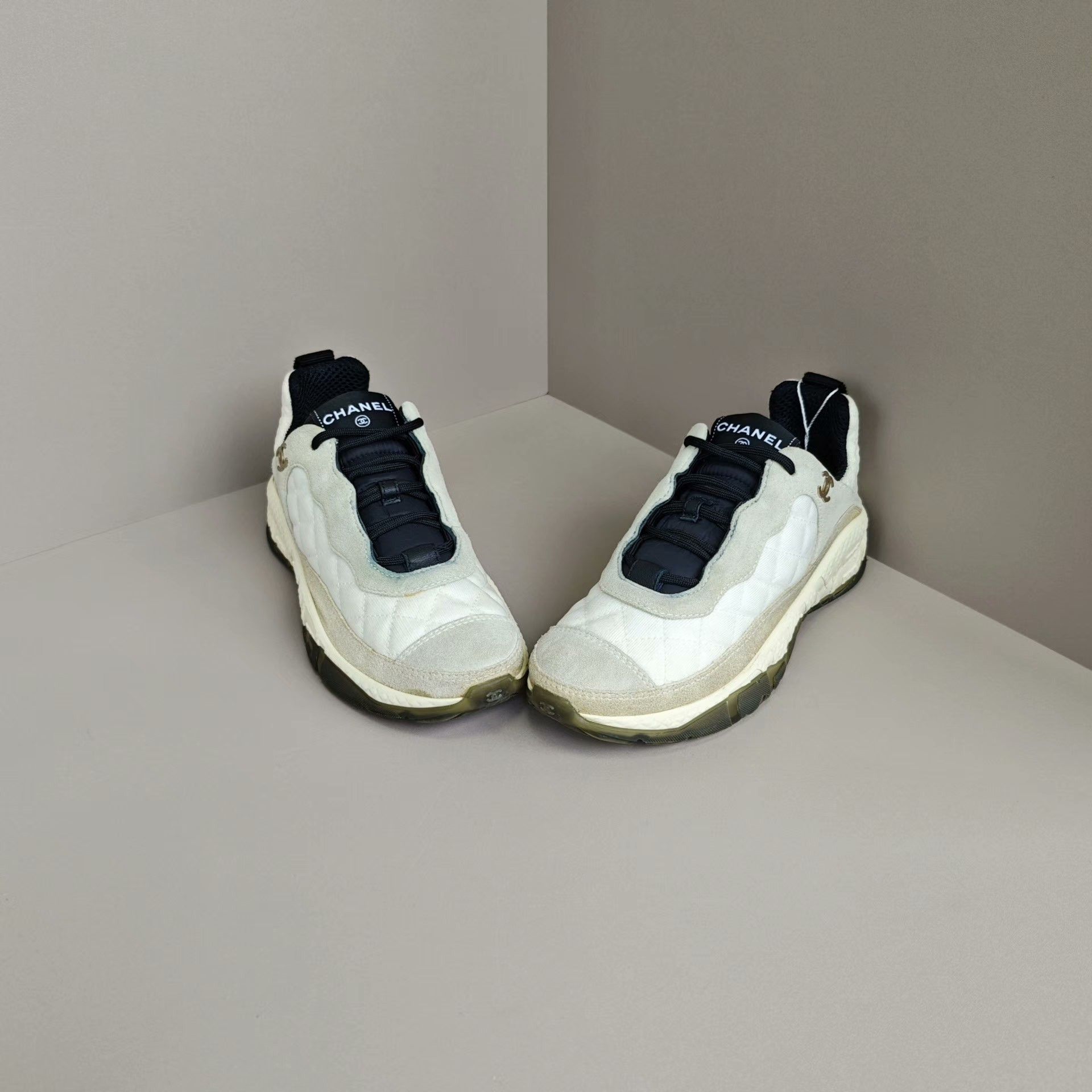 Chanel Chanel Casual Gold Lowtop Sneakers us_6 Women Size US 6 / IT 36 - 2 Thumbnail