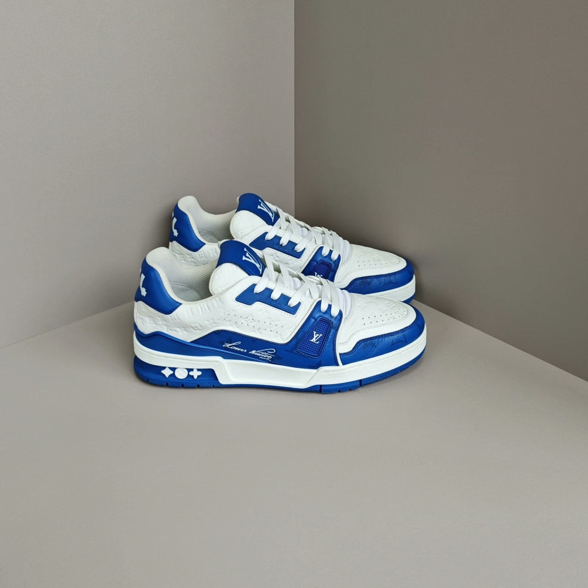 Louis Vuitton Louis Vuitton Training Blue Lowtop Sneakers us_9 Women Size US 9 / IT 39 - 4 Thumbnail