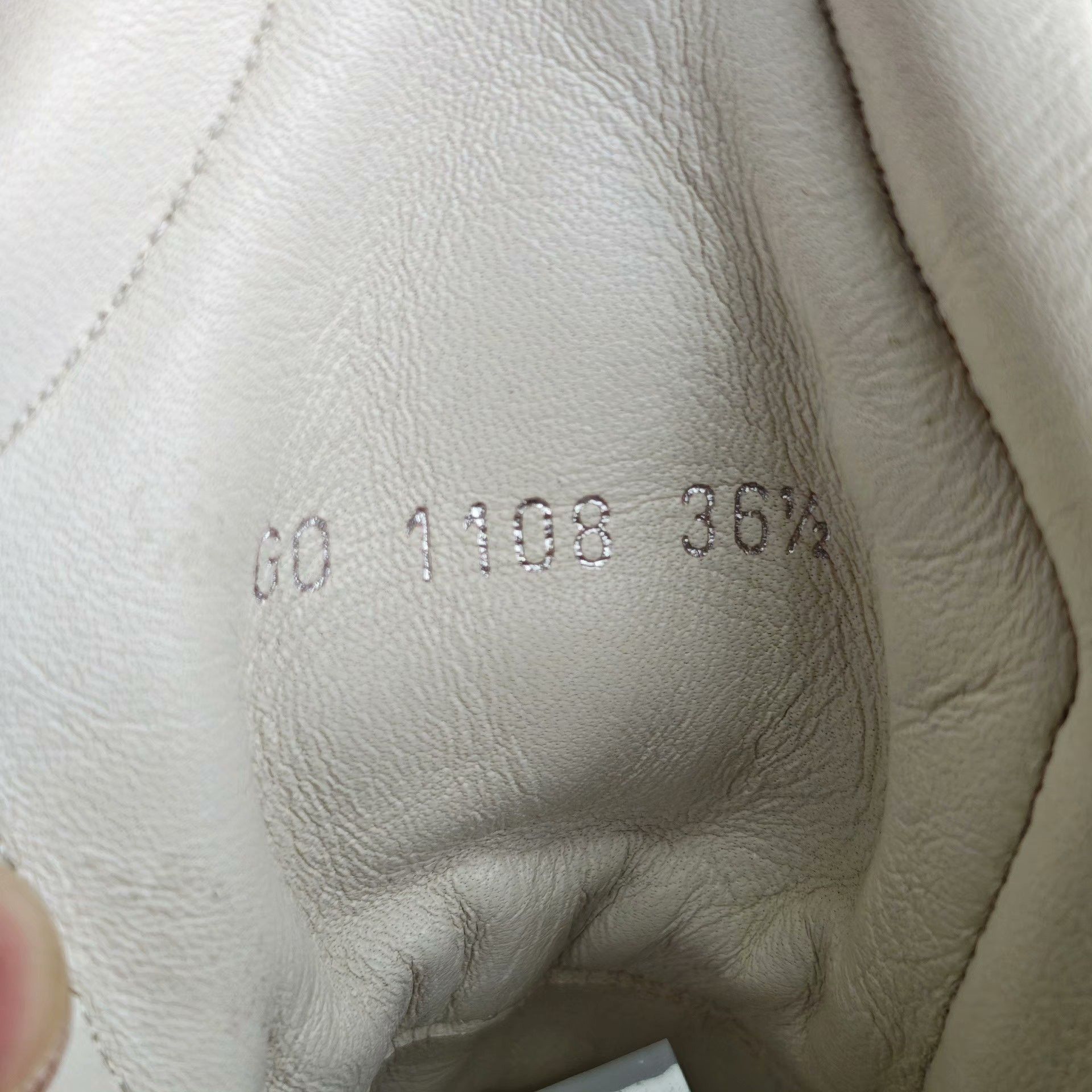 Louis Vuitton Louis Vuitton Casual Lowtop Sneakers us_6 Women Size US 6 / IT 36 - 6 Thumbnail