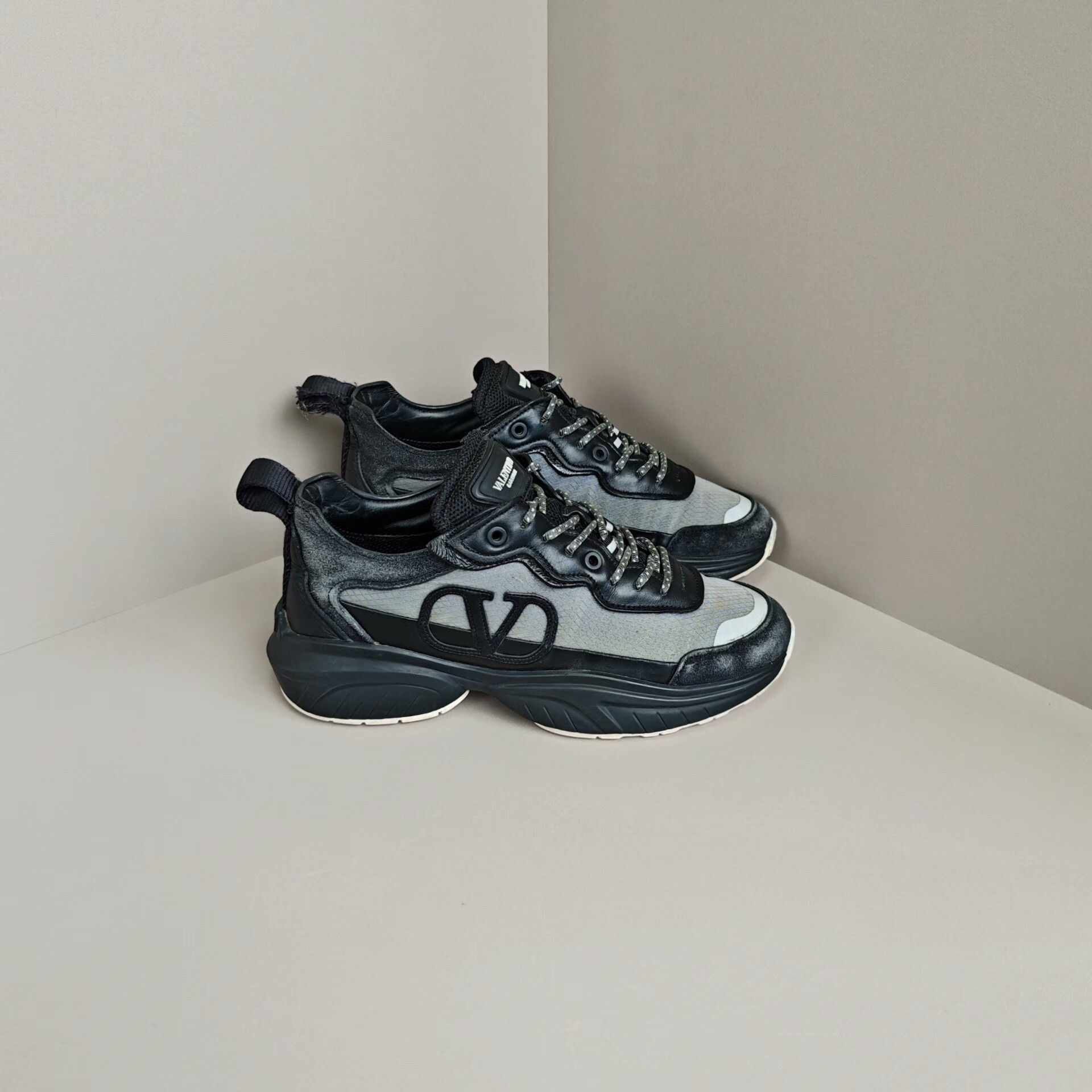 Valentino Valentino Casual Lowtop Sneakers us_6 Women Size US 6 / IT 36 - 4 Thumbnail