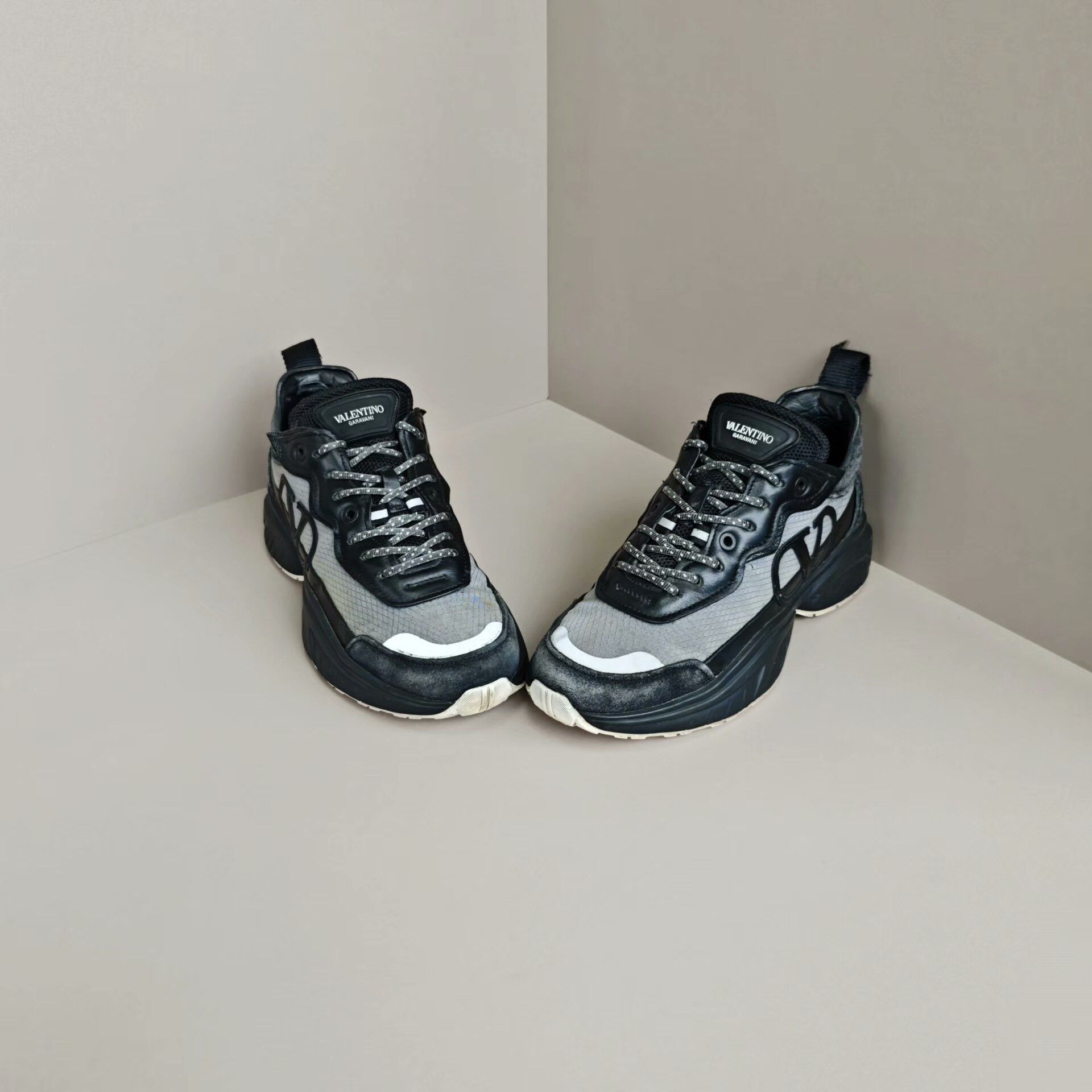 Valentino Valentino Casual Lowtop Sneakers us_6 Women Size US 6 / IT 36 - 2 Thumbnail