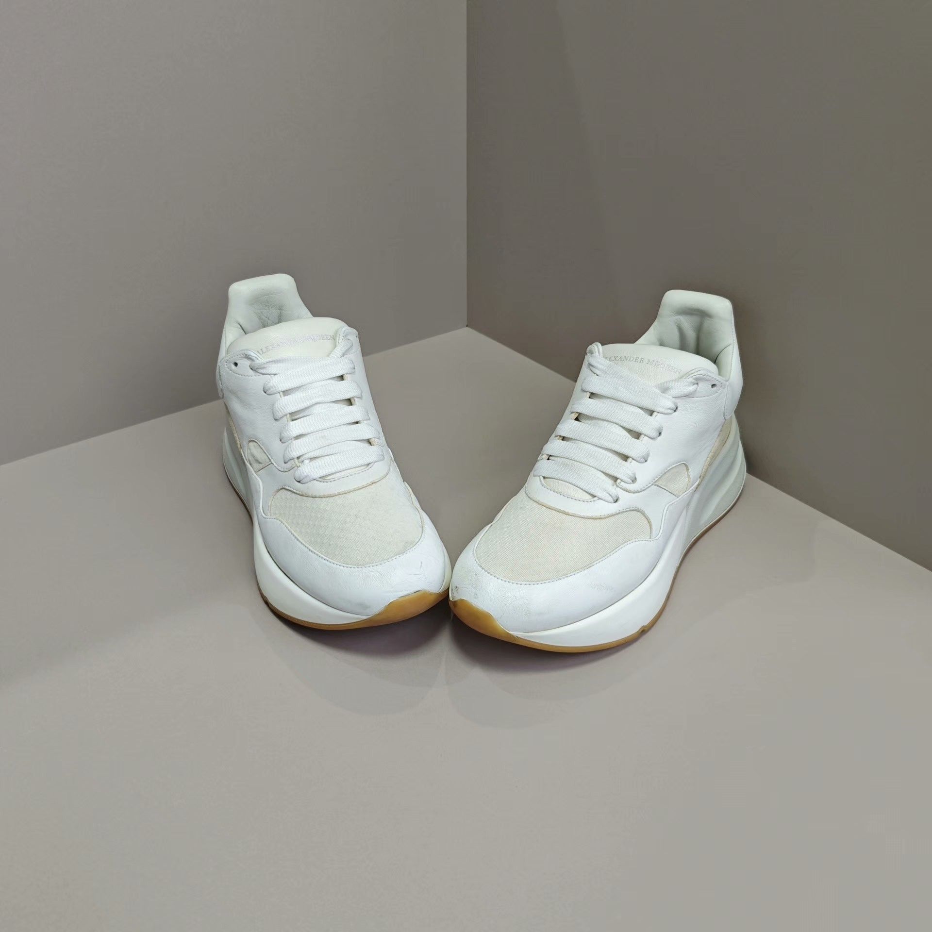 Alexander McQueen Alexander McQueen Running Lowtop Sneakers 9 Men Size US 9 / EU 42 - 2 Thumbnail