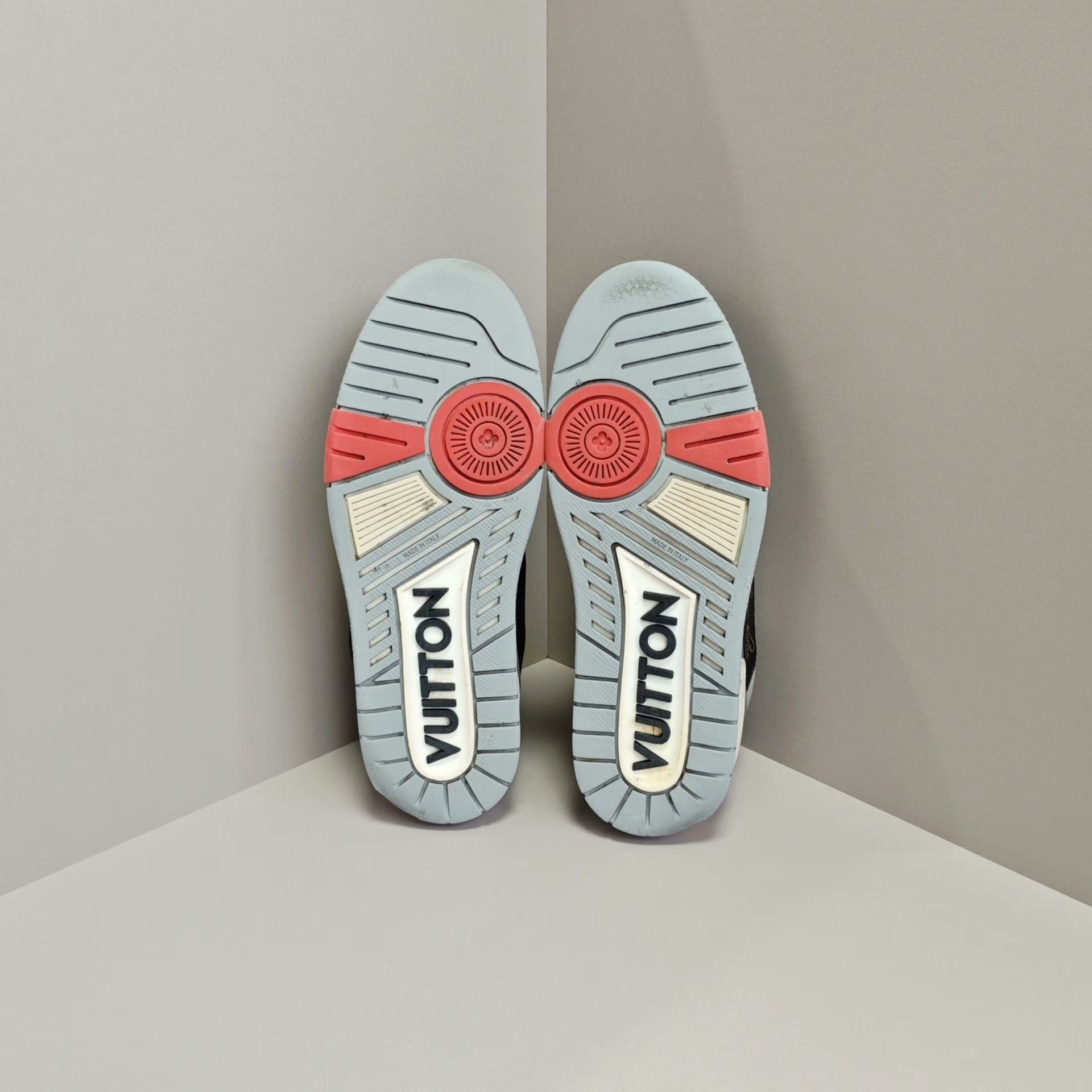 Louis Vuitton Louis Vuitton Training Gray Lowtop Sneakers 6 Men Size US 6 / EU 39 - 5 Thumbnail