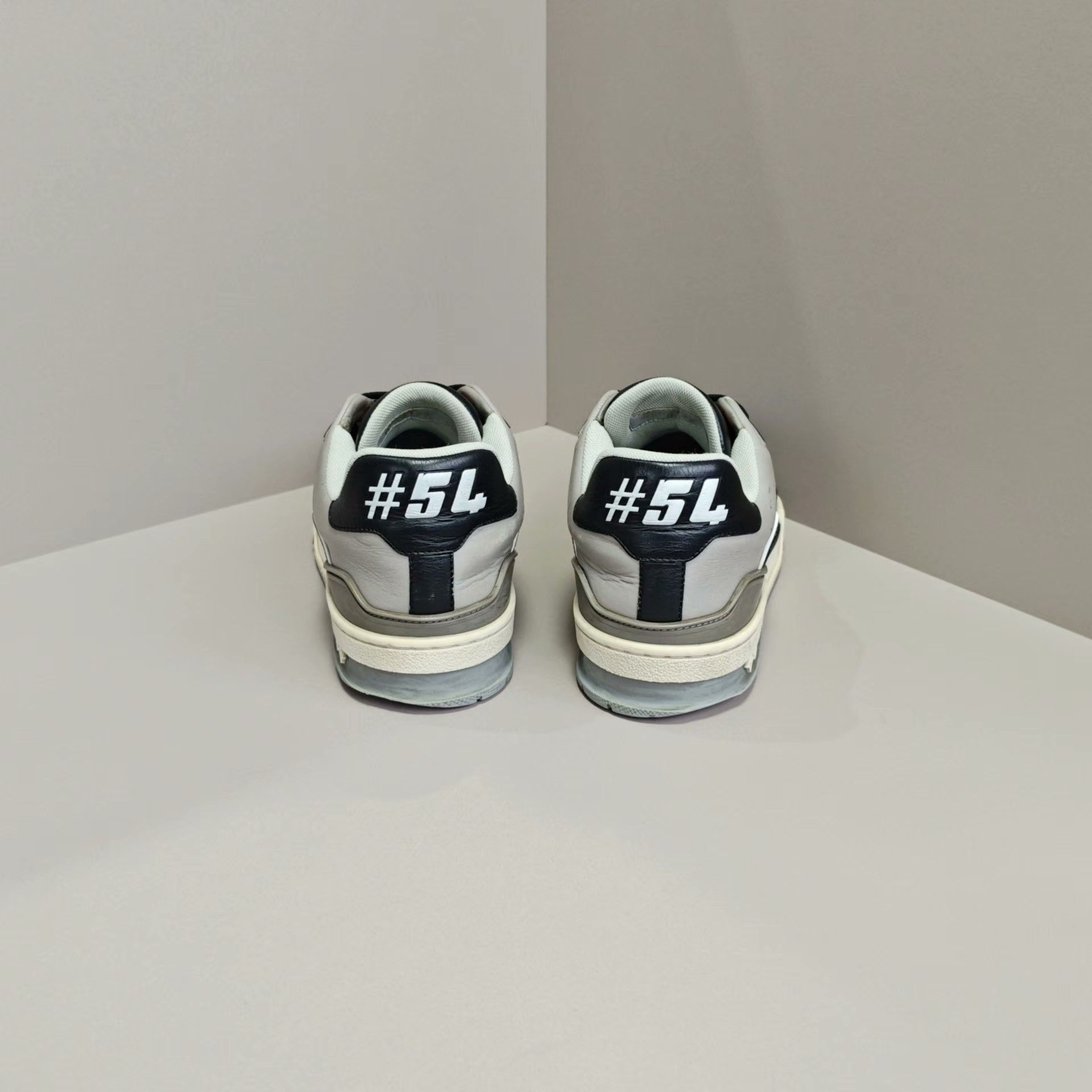 Louis Vuitton Louis Vuitton Training Gray Lowtop Sneakers 6 Men Size US 6 / EU 39 - 3 Thumbnail