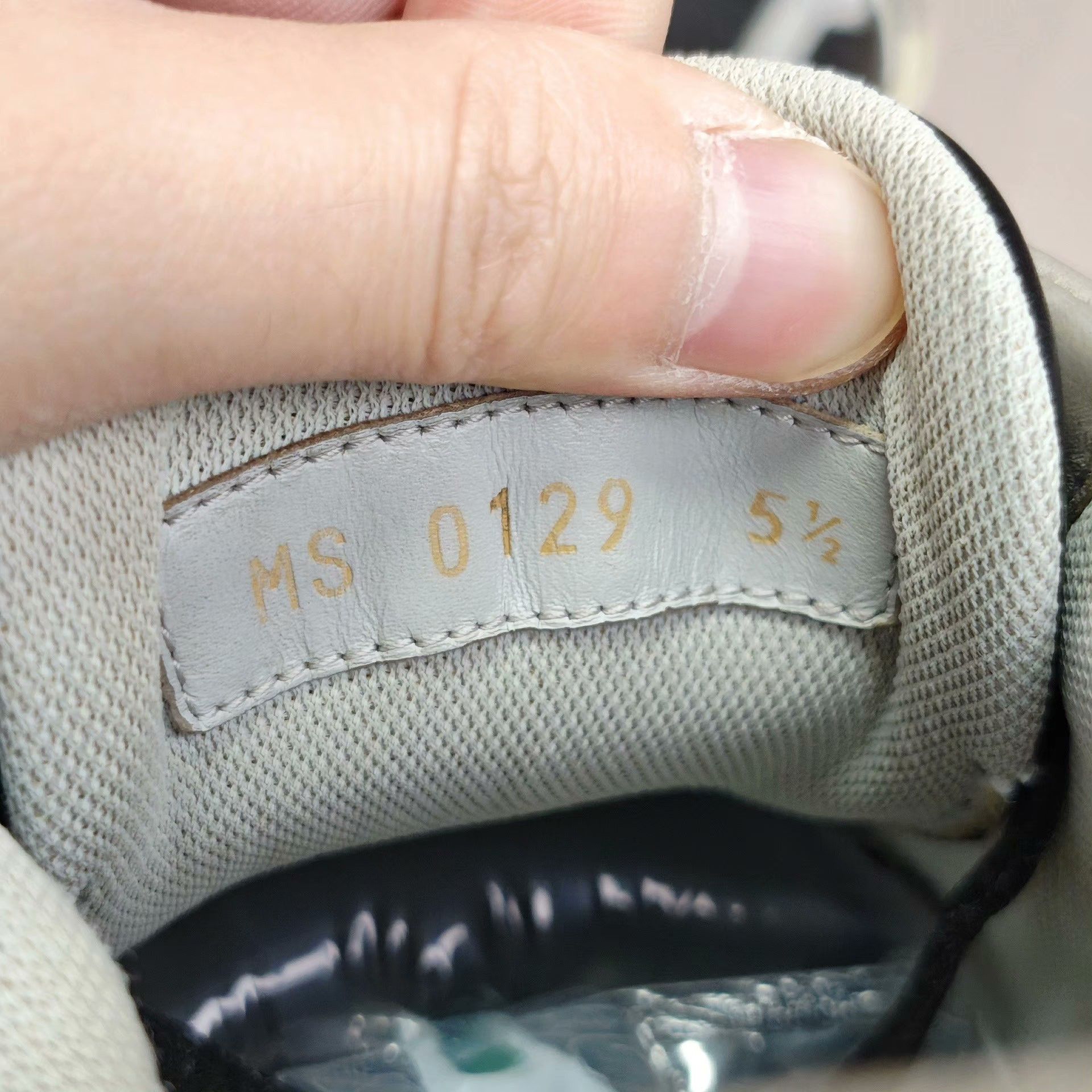 Louis Vuitton Louis Vuitton Training Gray Lowtop Sneakers 6 Men Size US 6 / EU 39 - 6 Thumbnail