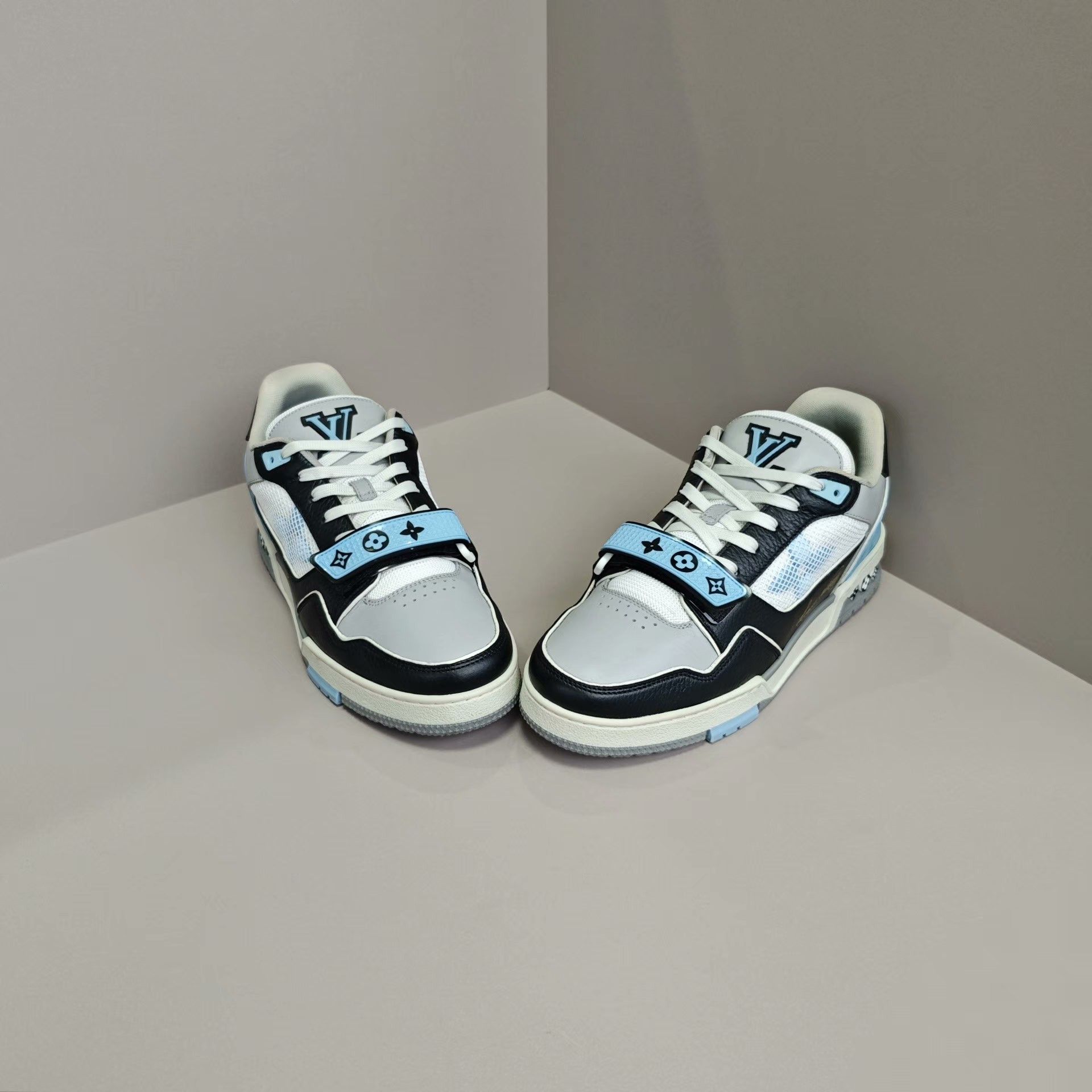 Louis Vuitton Louis Vuitton Training Blue Lowtop Sneakers 7 Men Size US 7 / EU 40 - 2 Thumbnail