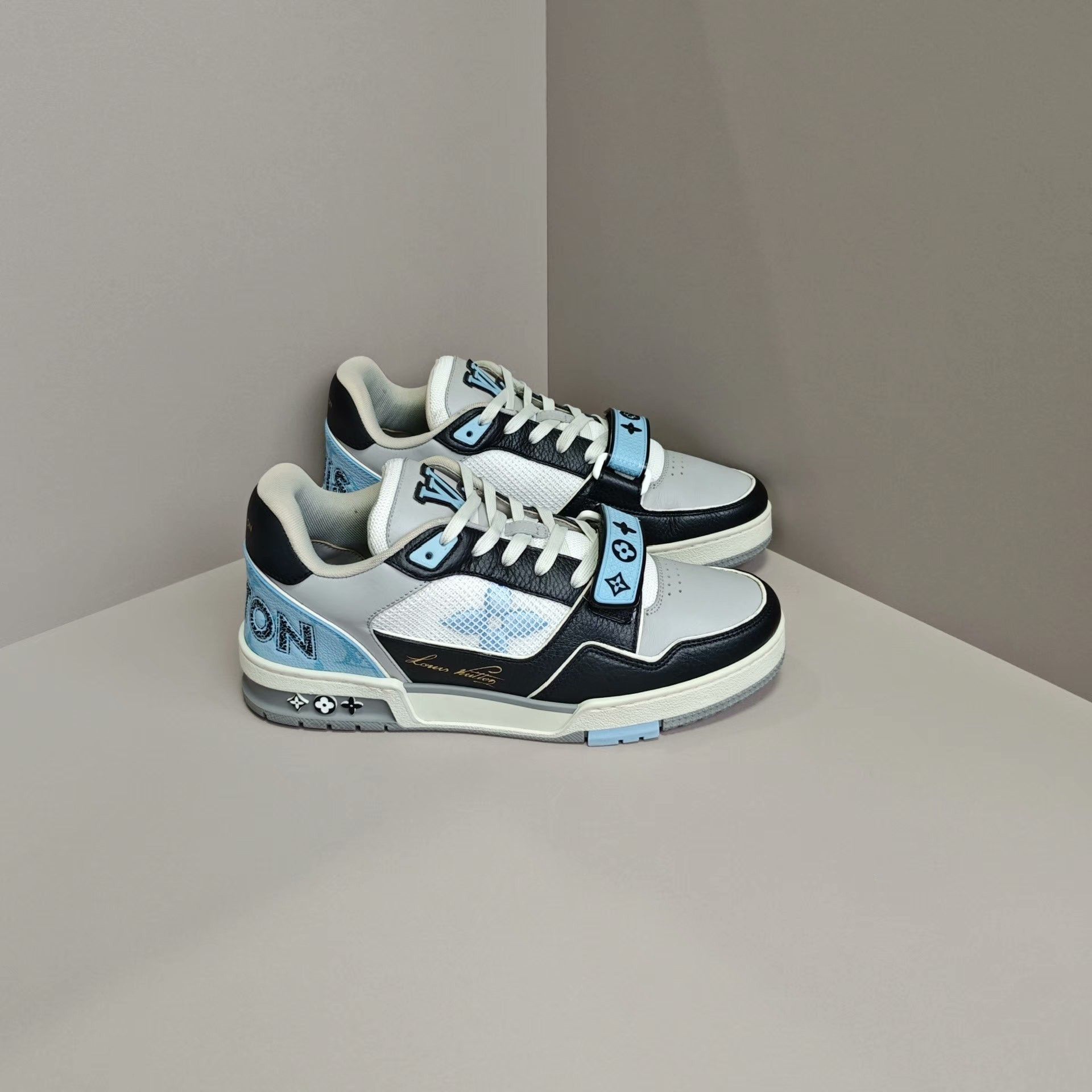 Louis Vuitton Louis Vuitton Training Blue Lowtop Sneakers 7 Men Size US 7 / EU 40 - 4 Thumbnail