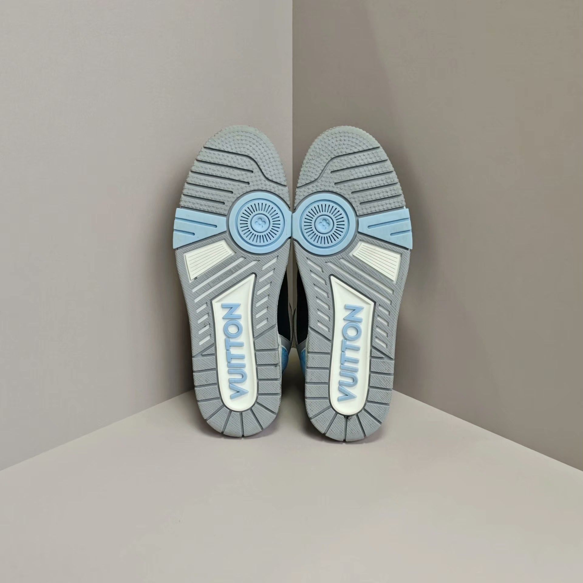 Louis Vuitton Louis Vuitton Training Blue Lowtop Sneakers 7 Men Size US 7 / EU 40 - 5 Thumbnail