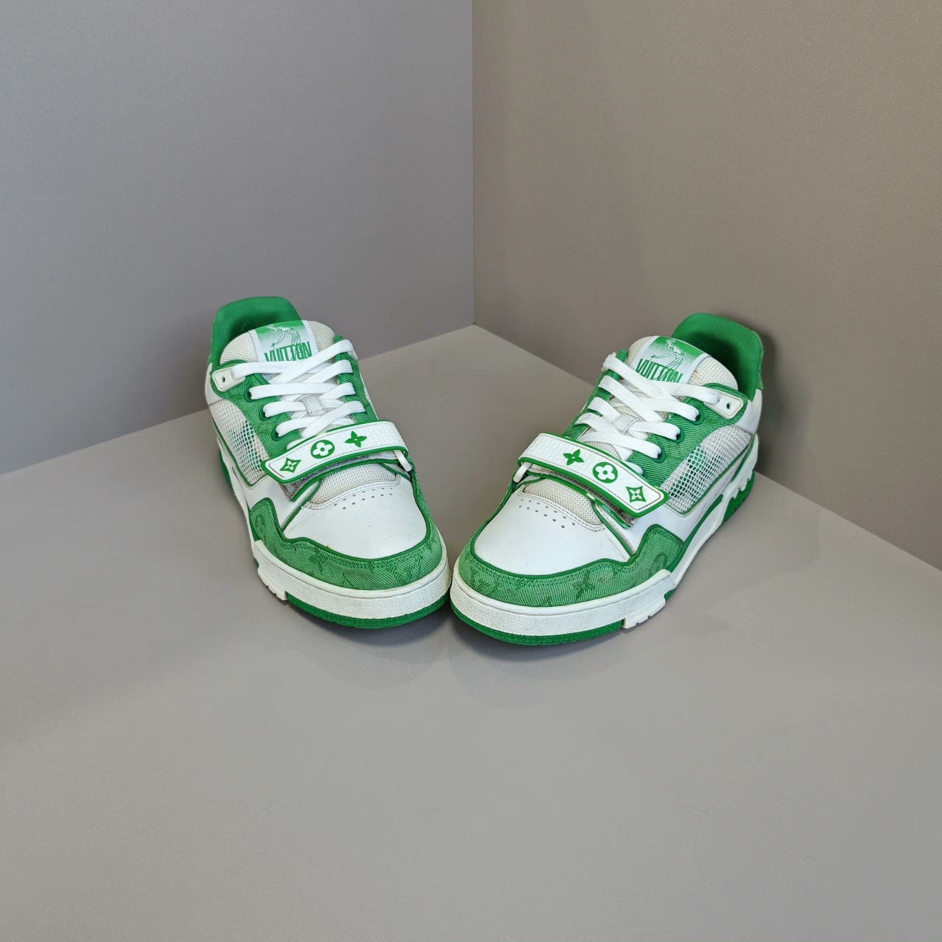 Louis Vuitton Louis Vuitton Training Green Lowtop Sneakers 7 Men Size US 7 / EU 40 - 2 Thumbnail