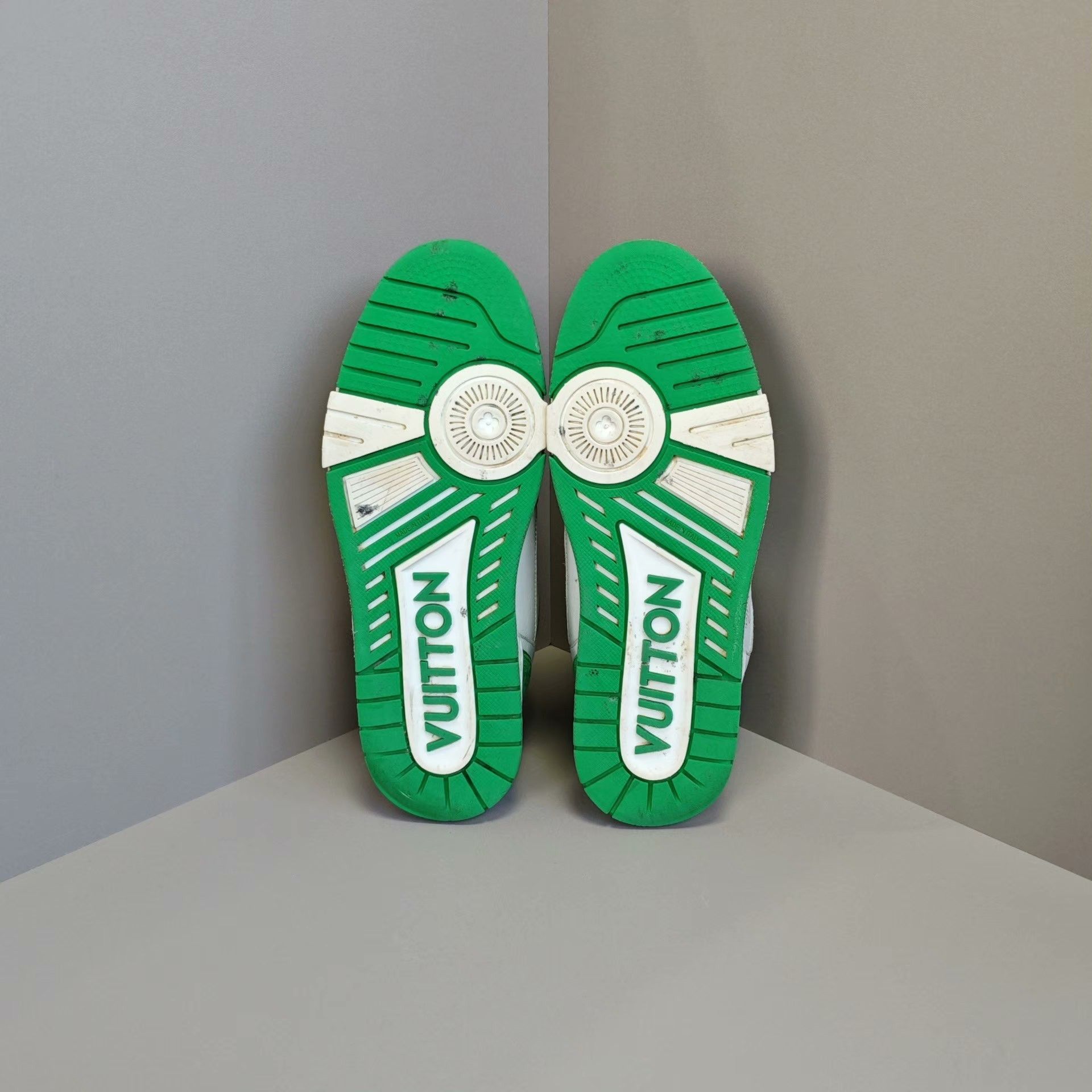 Louis Vuitton Louis Vuitton Training Green Lowtop Sneakers 7 Men Size US 7 / EU 40 - 5 Thumbnail