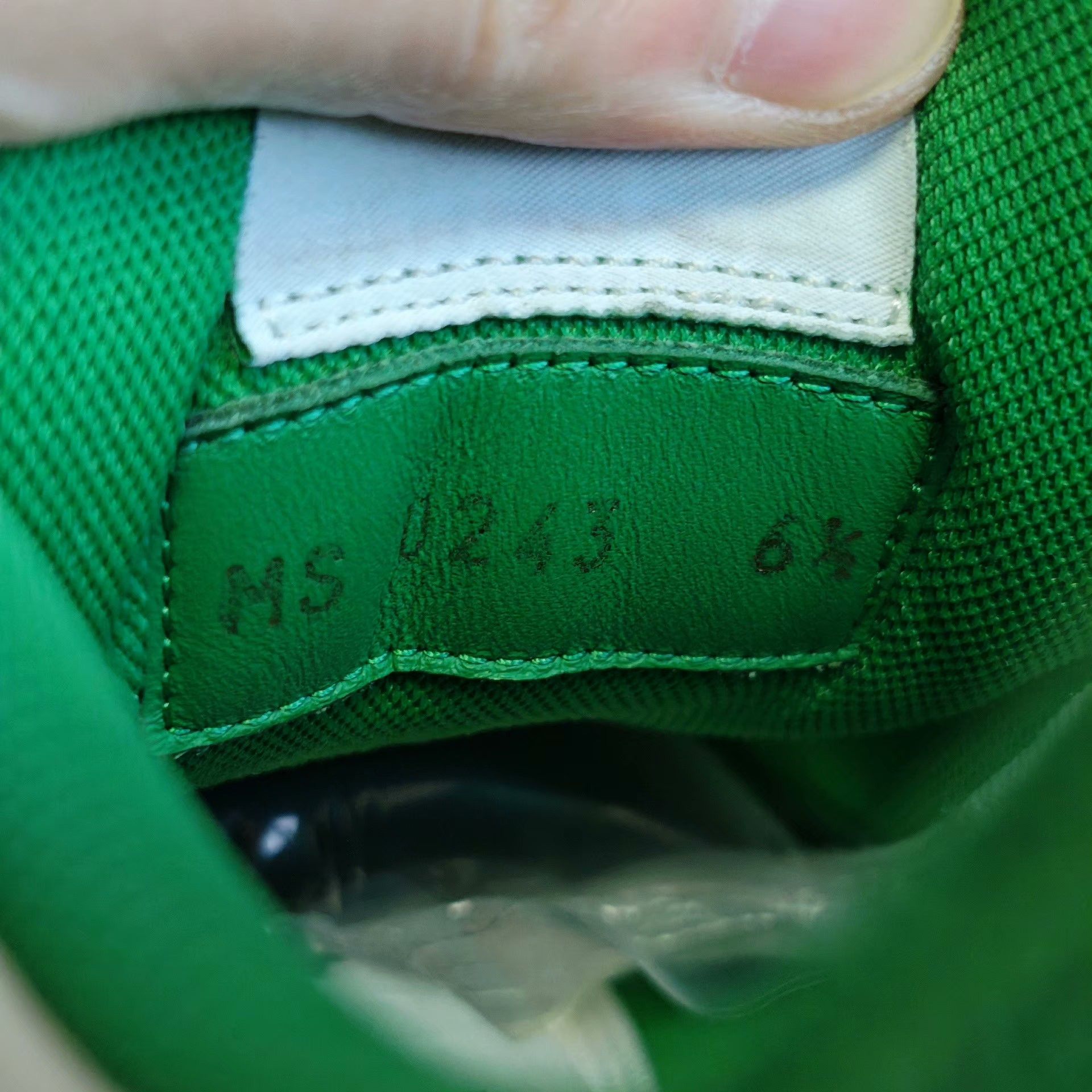 Louis Vuitton Louis Vuitton Training Green Lowtop Sneakers 7 Men Size US 7 / EU 40 - 6 Thumbnail