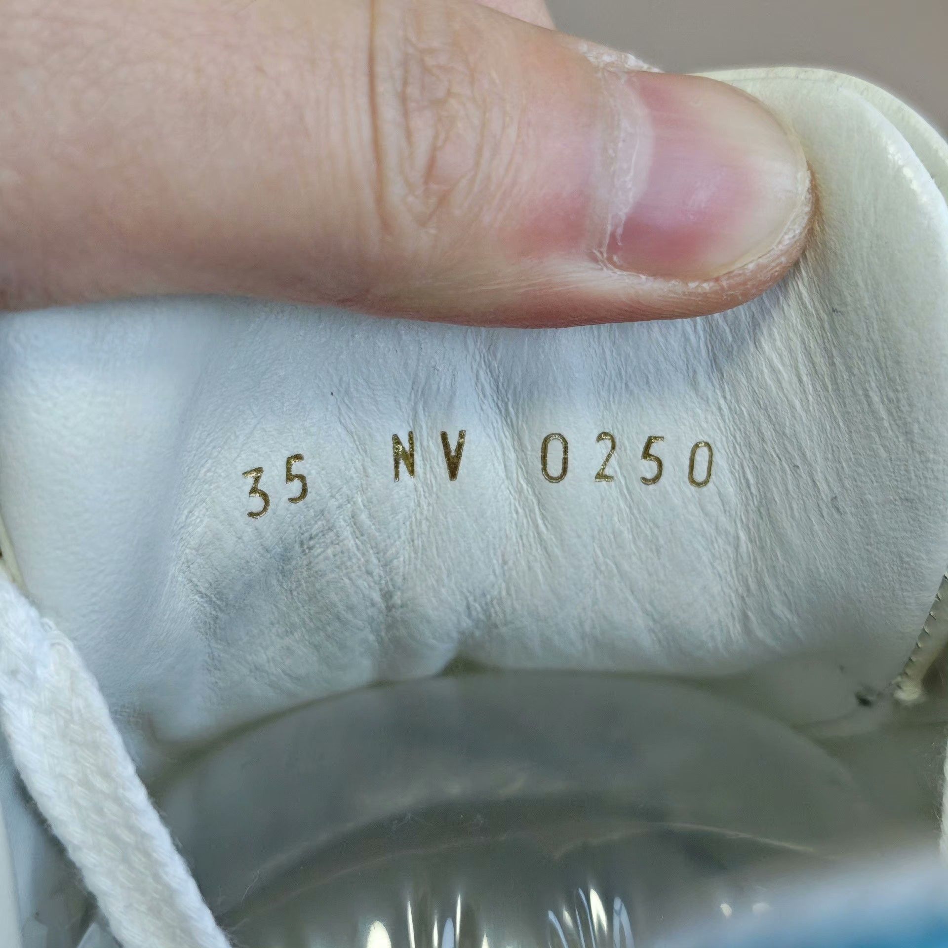 Louis Vuitton Louis Vuitton Lowtop Sneakers us_5 Women Size US 5 / IT 35 - 6 Thumbnail