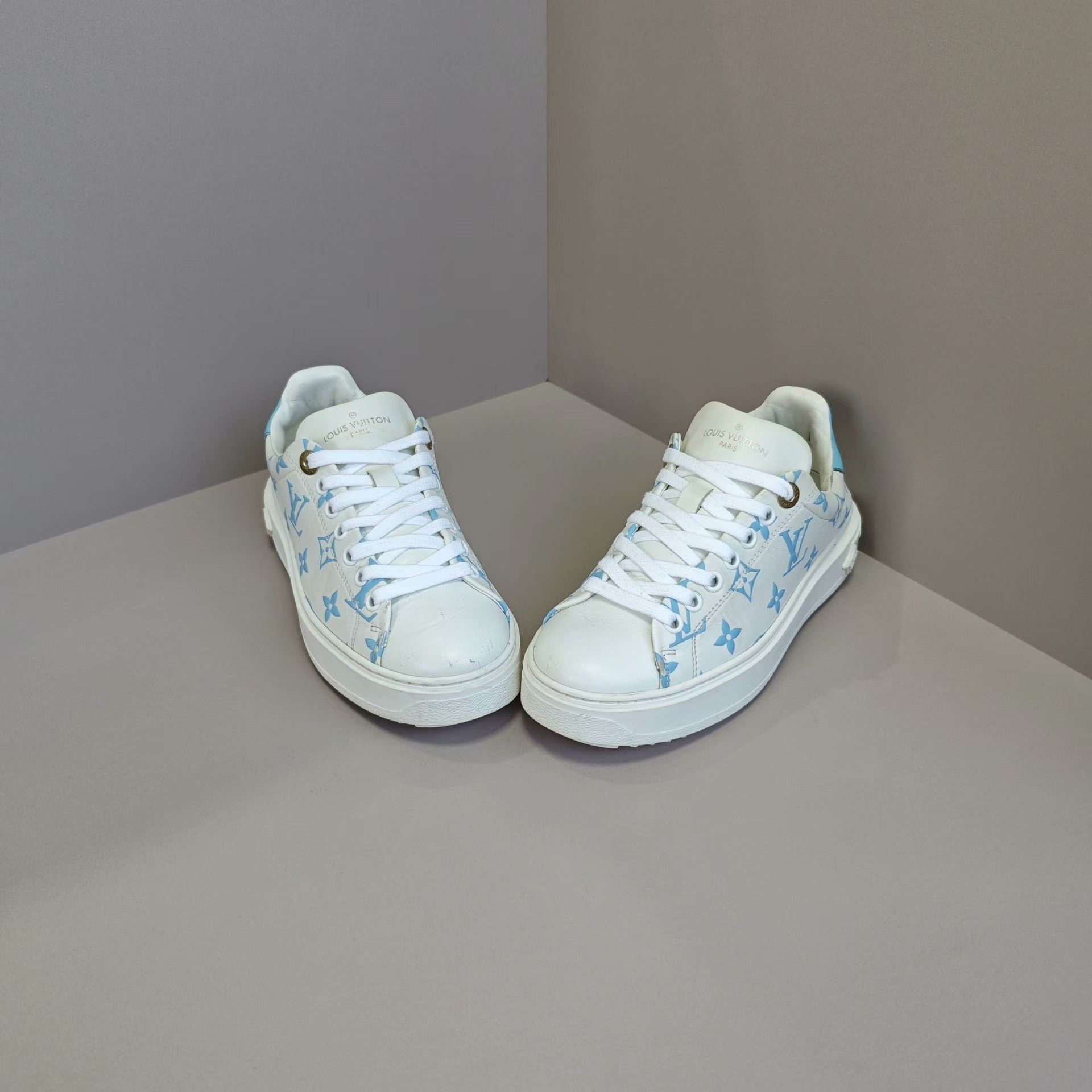Louis Vuitton Louis Vuitton Lowtop Sneakers us_5 Women Size US 5 / IT 35 - 2 Thumbnail