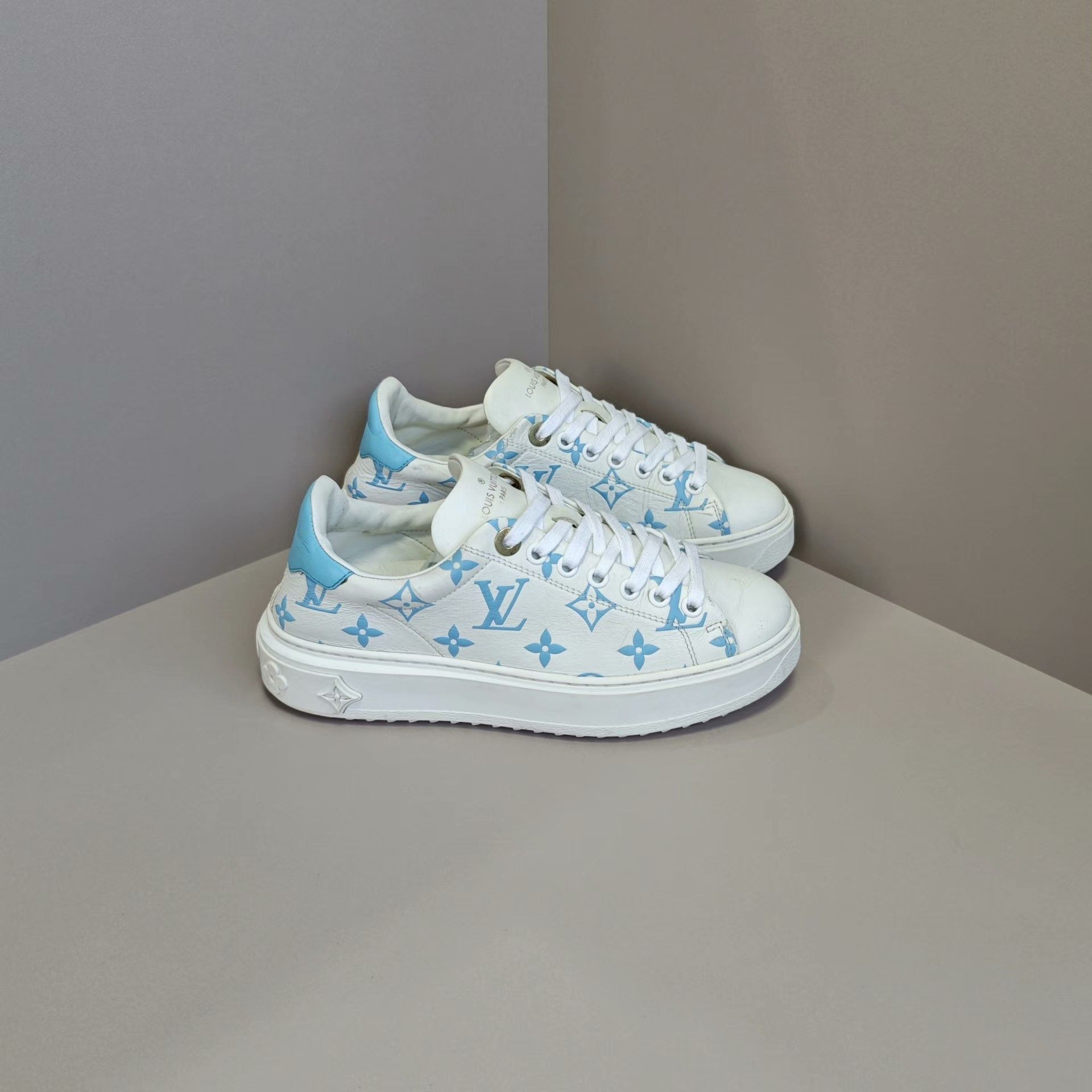 Louis Vuitton Louis Vuitton Lowtop Sneakers us_5 Women Size US 5 / IT 35 - 4 Thumbnail