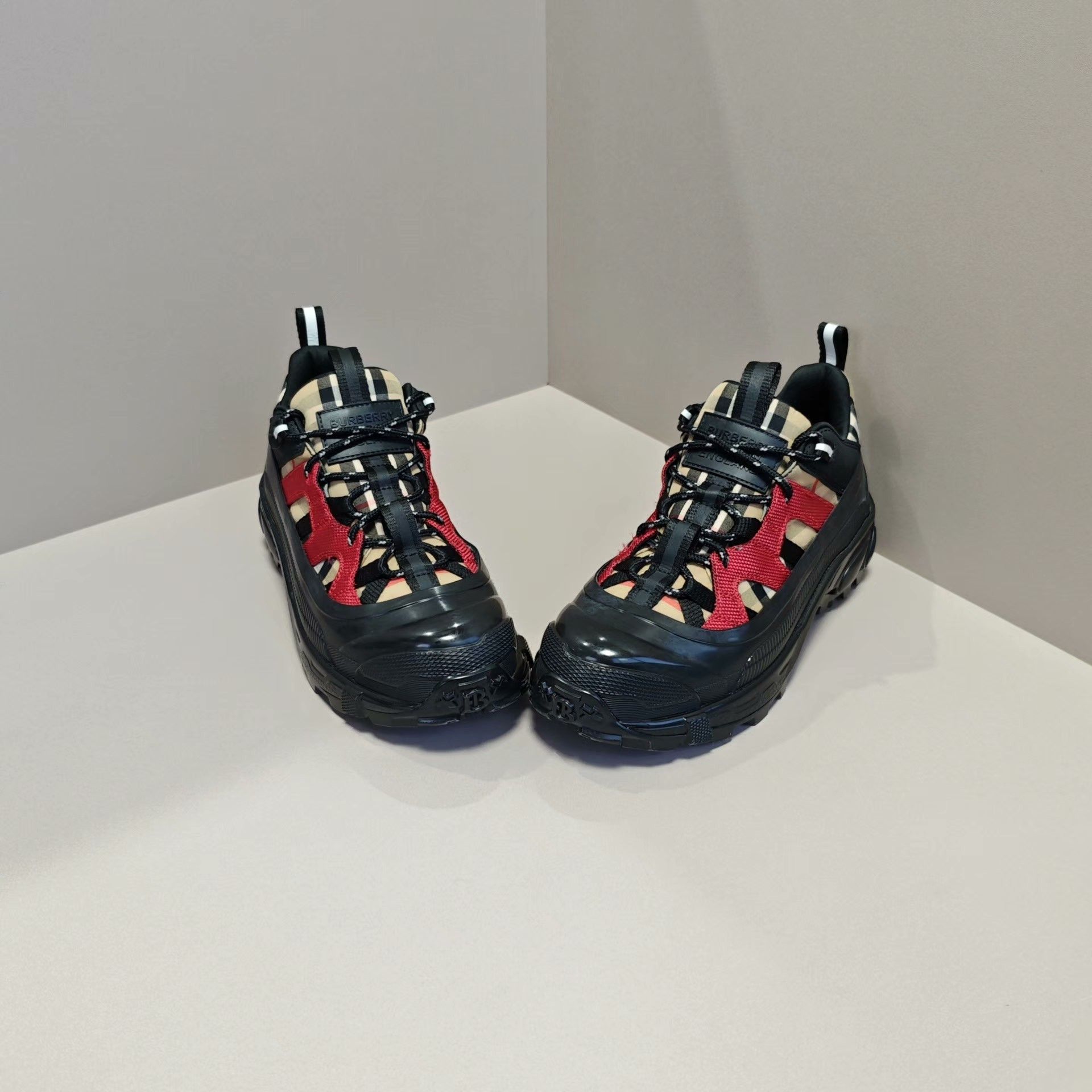 Burberry Burberry Casual Plaid Black Lowtop Sneakers us_7 Women Size US 7 / IT 37 - 2 Thumbnail