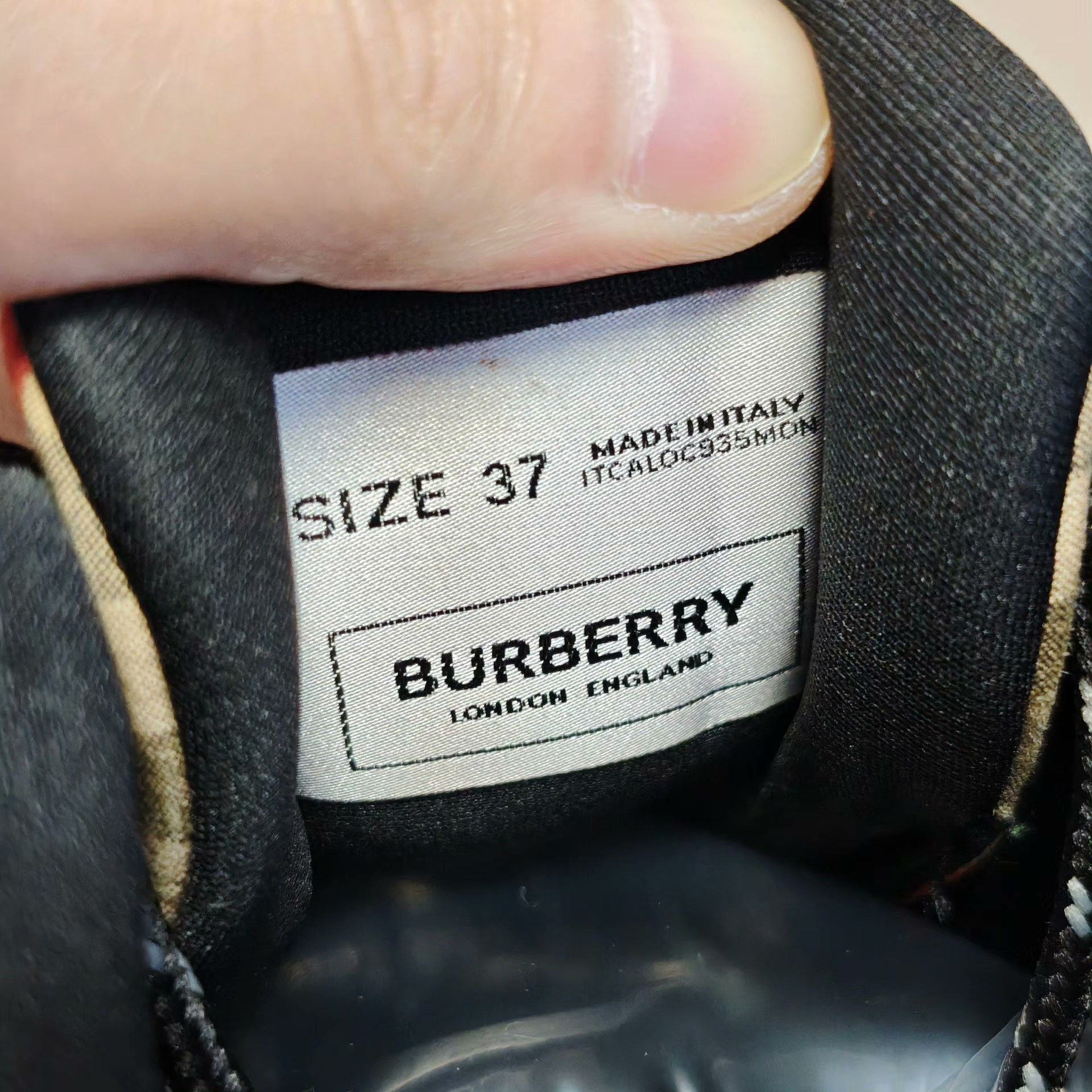 Burberry Burberry Casual Plaid Black Lowtop Sneakers us_7 Women Size US 7 / IT 37 - 6 Thumbnail