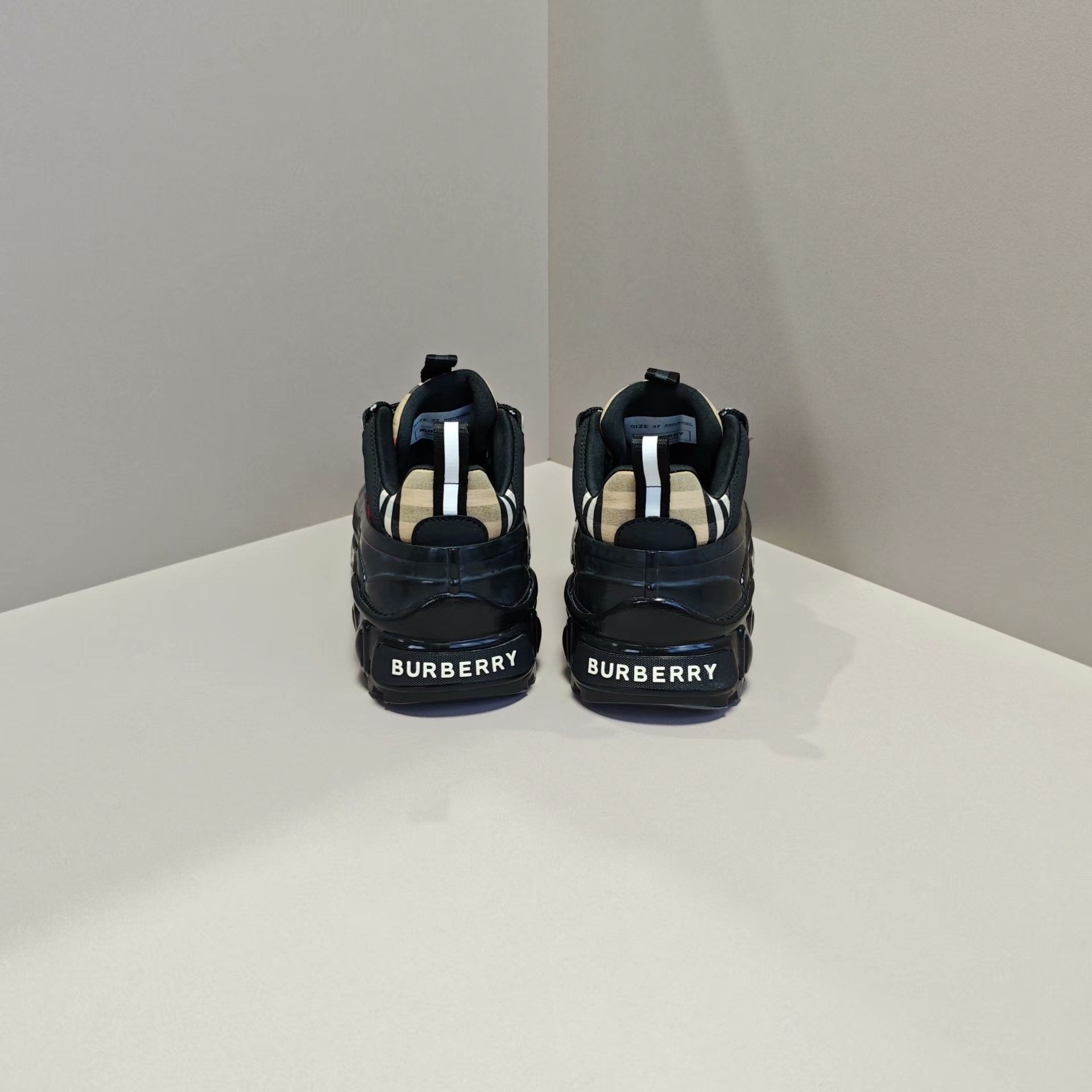 Burberry Burberry Casual Plaid Black Lowtop Sneakers us_7 Women Size US 7 / IT 37 - 3 Thumbnail