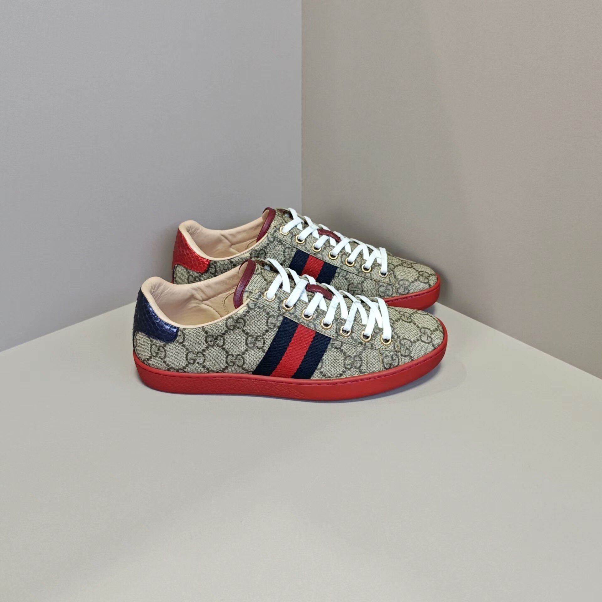 Gucci Gucci Lowtop Sneakers us_5 Women Size US 5 / IT 35 - 4 Thumbnail