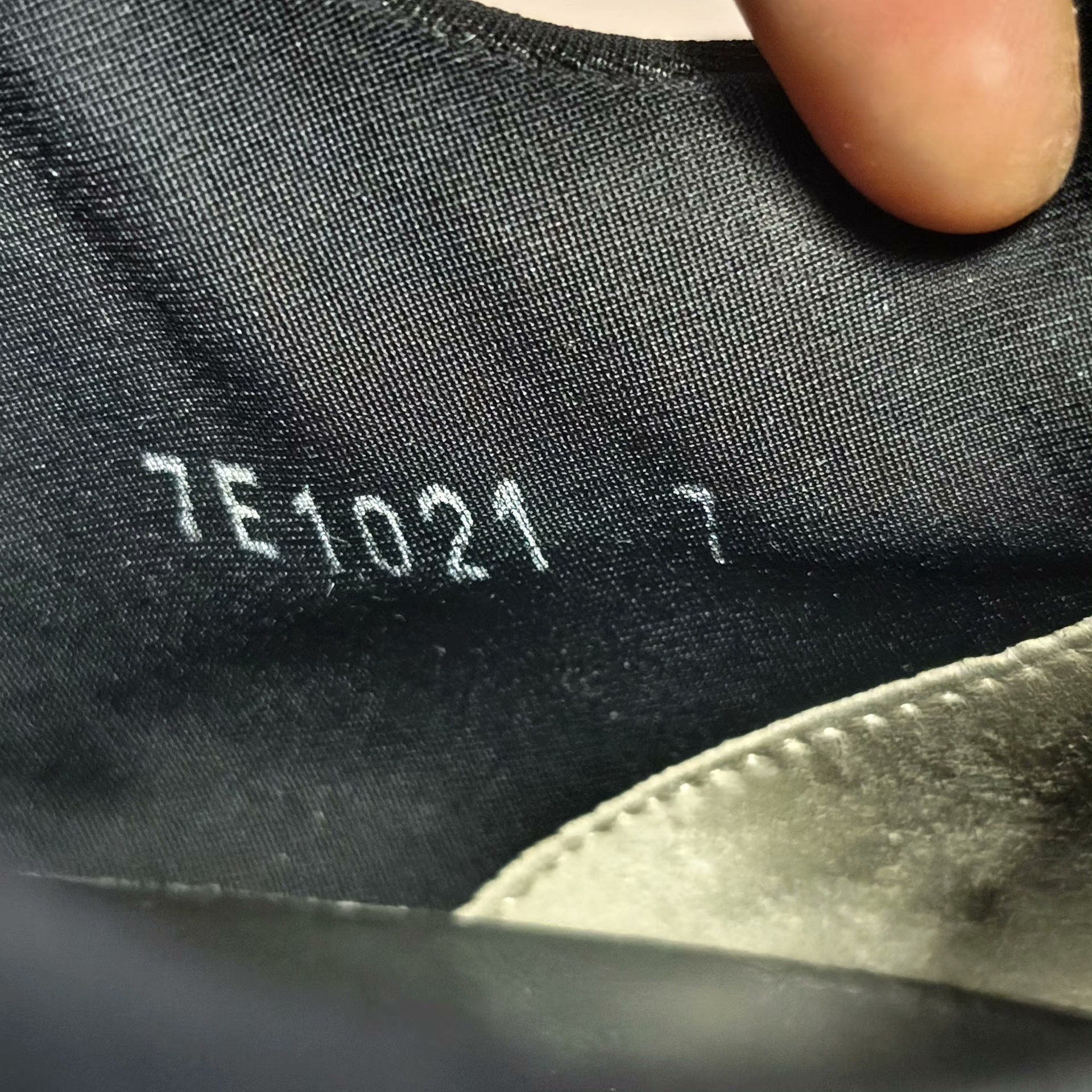 Fendi Fendi Lowtop Sneakers 8 Men Size US 8 / EU 41 - 6 Thumbnail