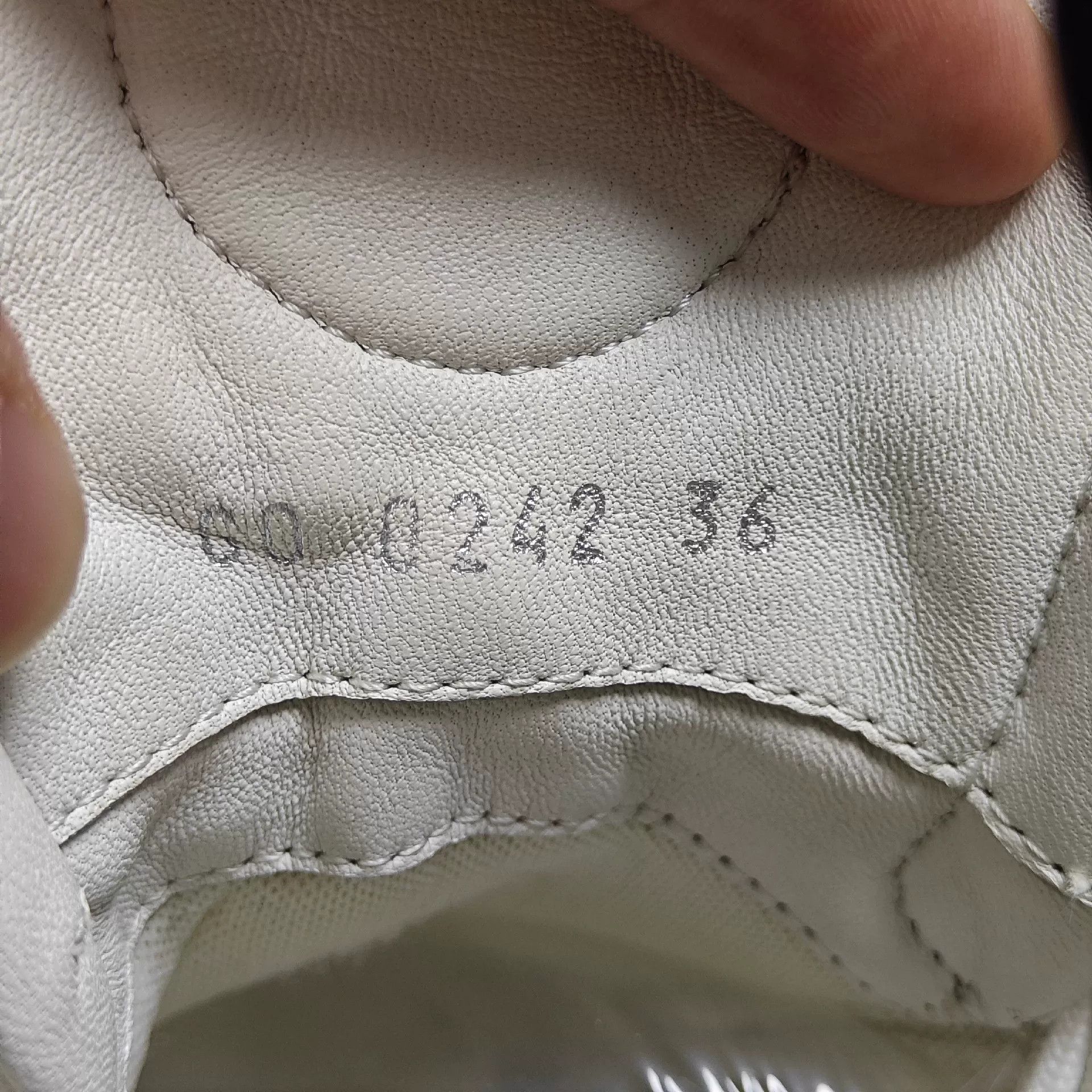 Louis Vuitton Louis Vuitton Casual Lowtop Sneakers us_6 Women Size US 6 / IT 36 - 6 Thumbnail