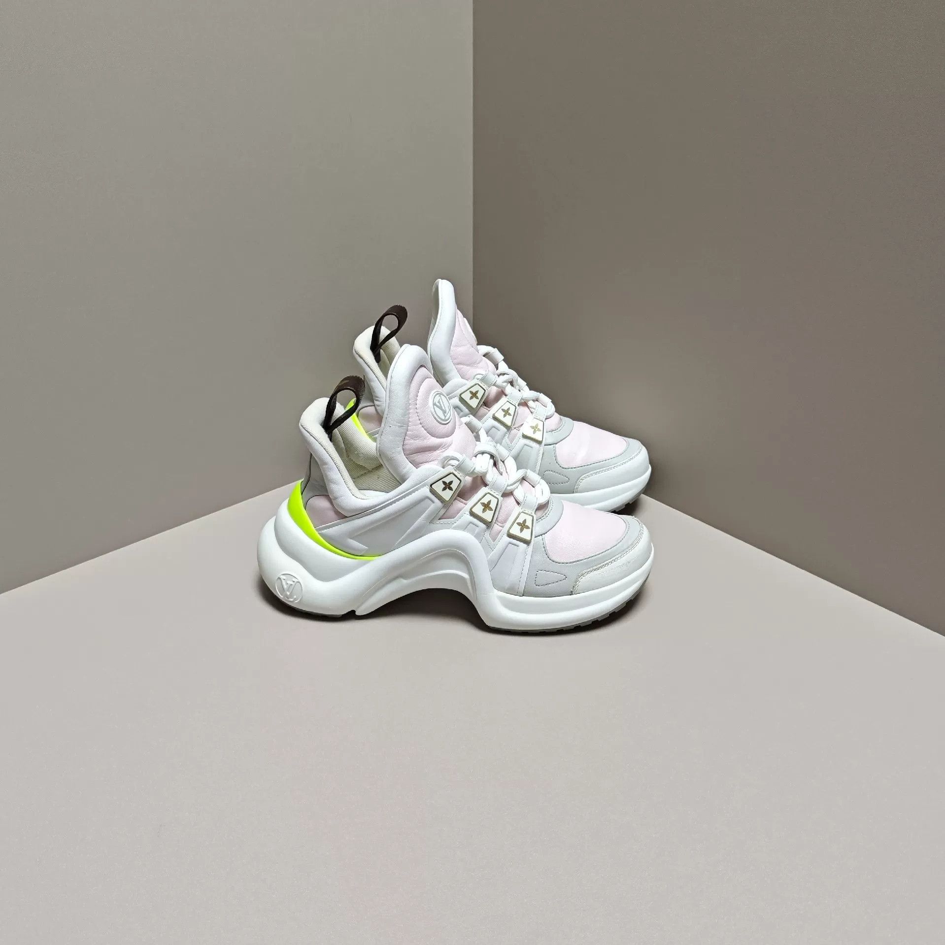 Louis Vuitton Louis Vuitton Casual Lowtop Sneakers us_6 Women Size US 6 / IT 36 - 4 Thumbnail