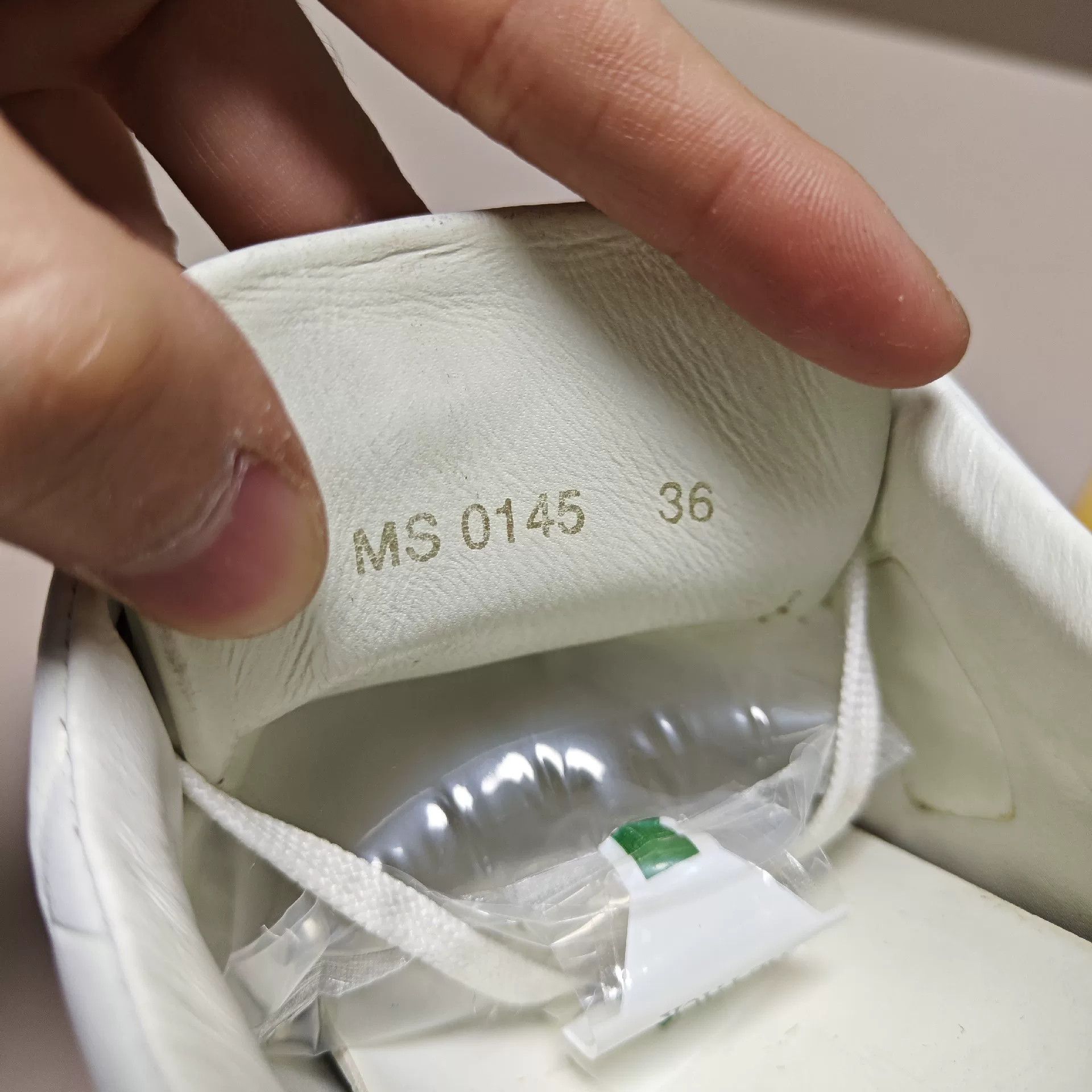 Louis Vuitton Louis Vuitton Lowtop Sneakers us_6 Women Size US 6 / IT 36 - 6 Thumbnail