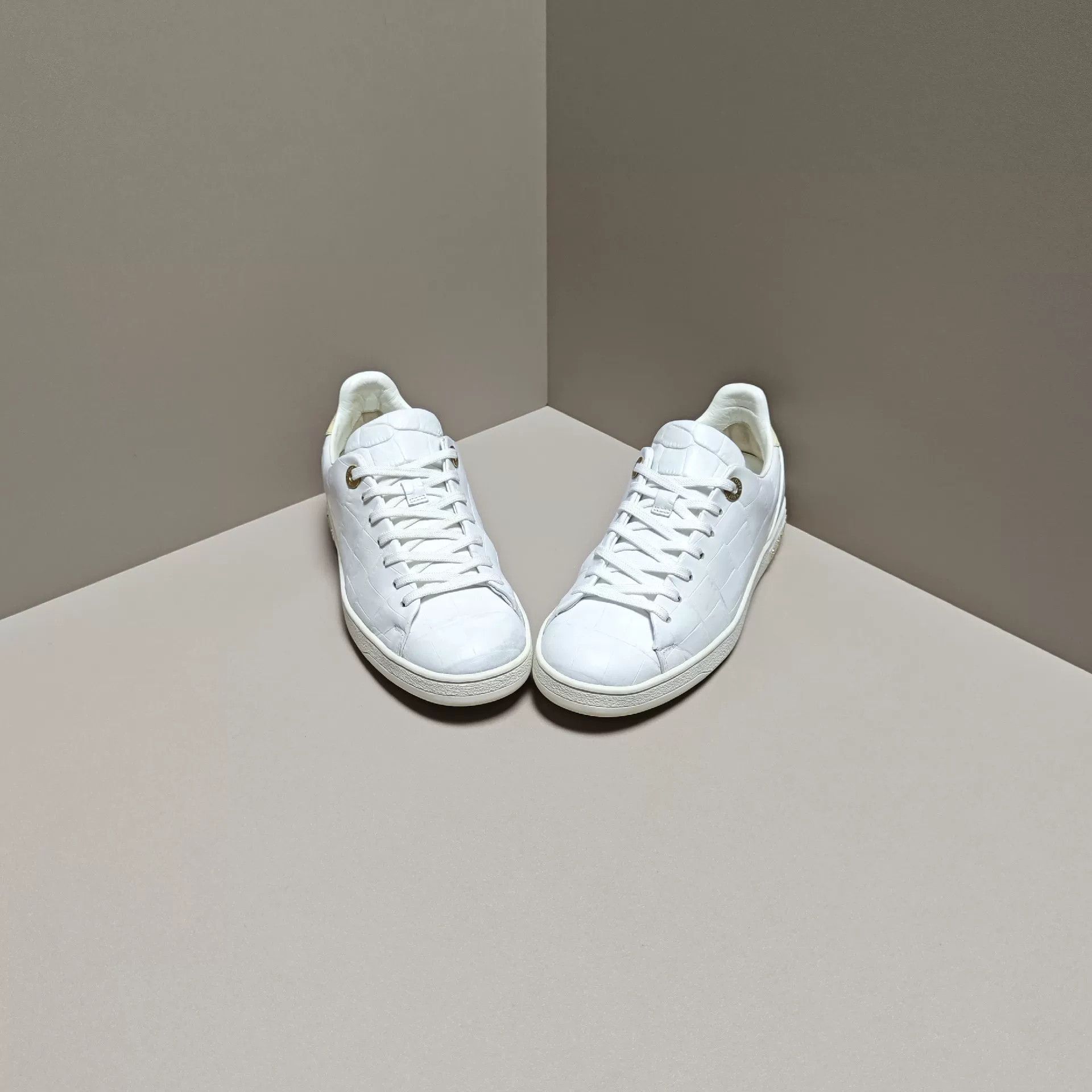Louis Vuitton Louis Vuitton Lowtop Sneakers us_6 Women Size US 6 / IT 36 - 3 Thumbnail