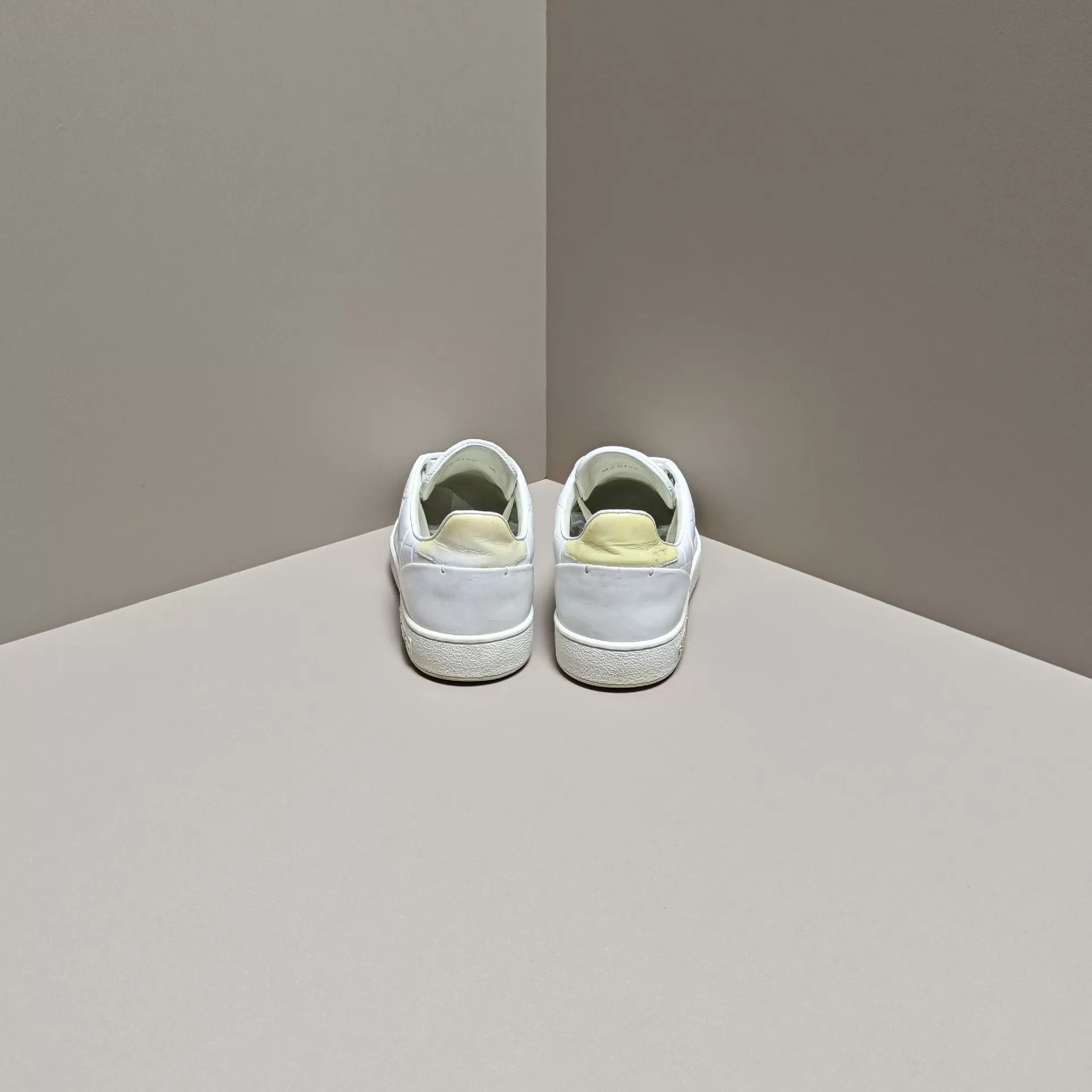 Louis Vuitton Louis Vuitton Lowtop Sneakers us_6 Women Size US 6 / IT 36 - 2 Thumbnail