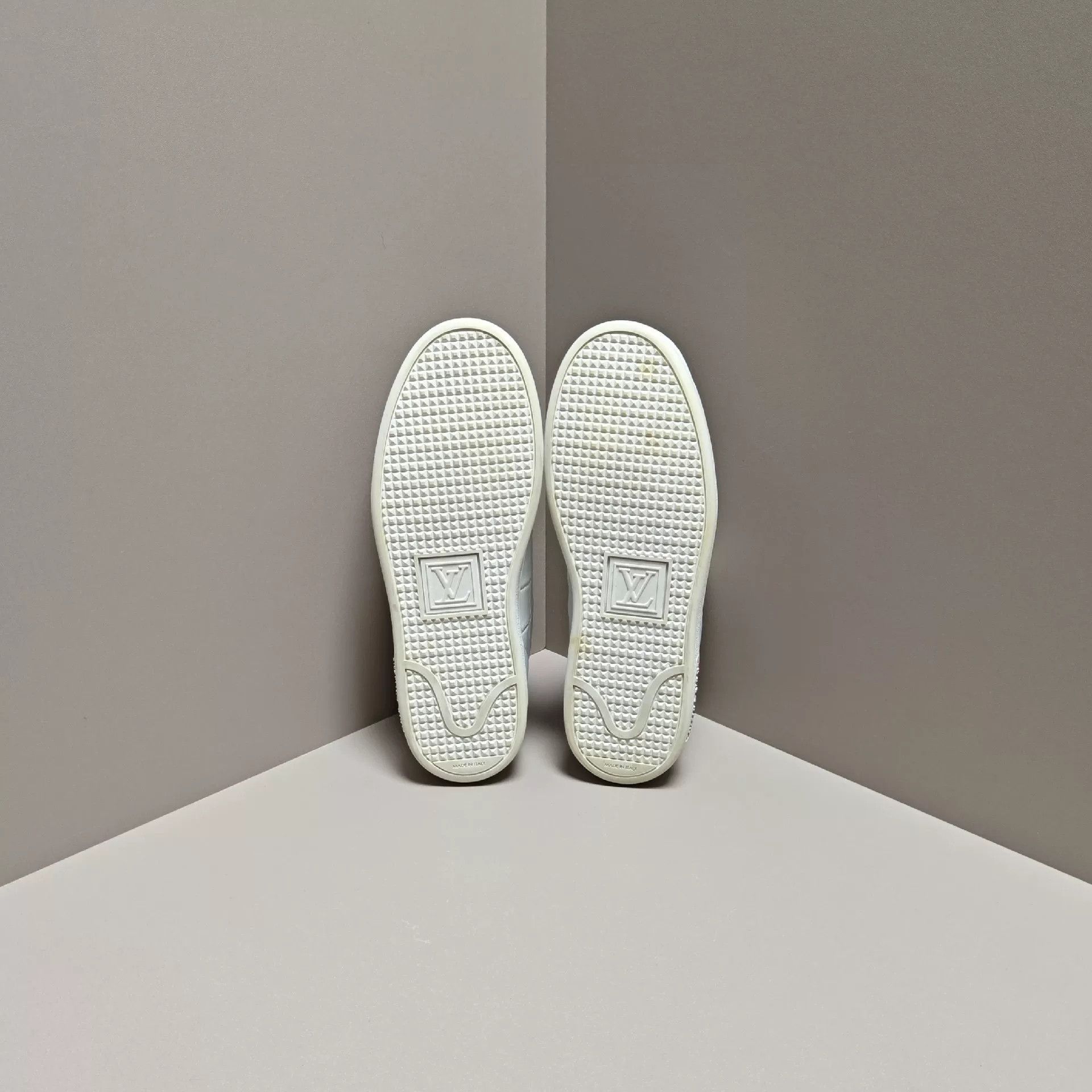 Louis Vuitton Louis Vuitton Lowtop Sneakers us_6 Women Size US 6 / IT 36 - 5 Thumbnail