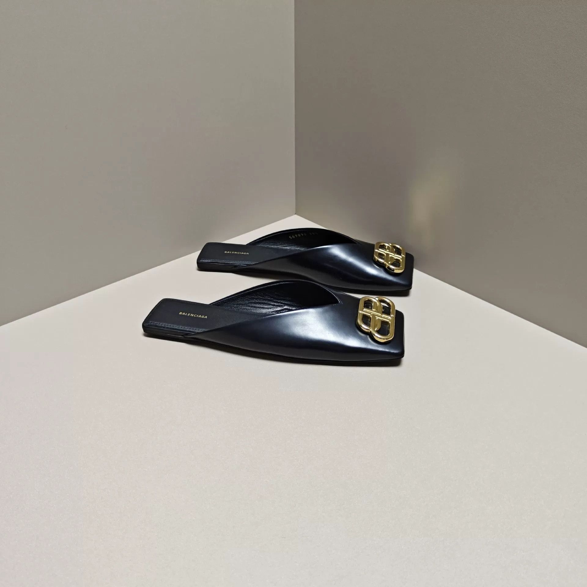 Balenciaga Balenciaga Gold Sandals us_8 Women Size US 8 / IT 38 - 4 Thumbnail