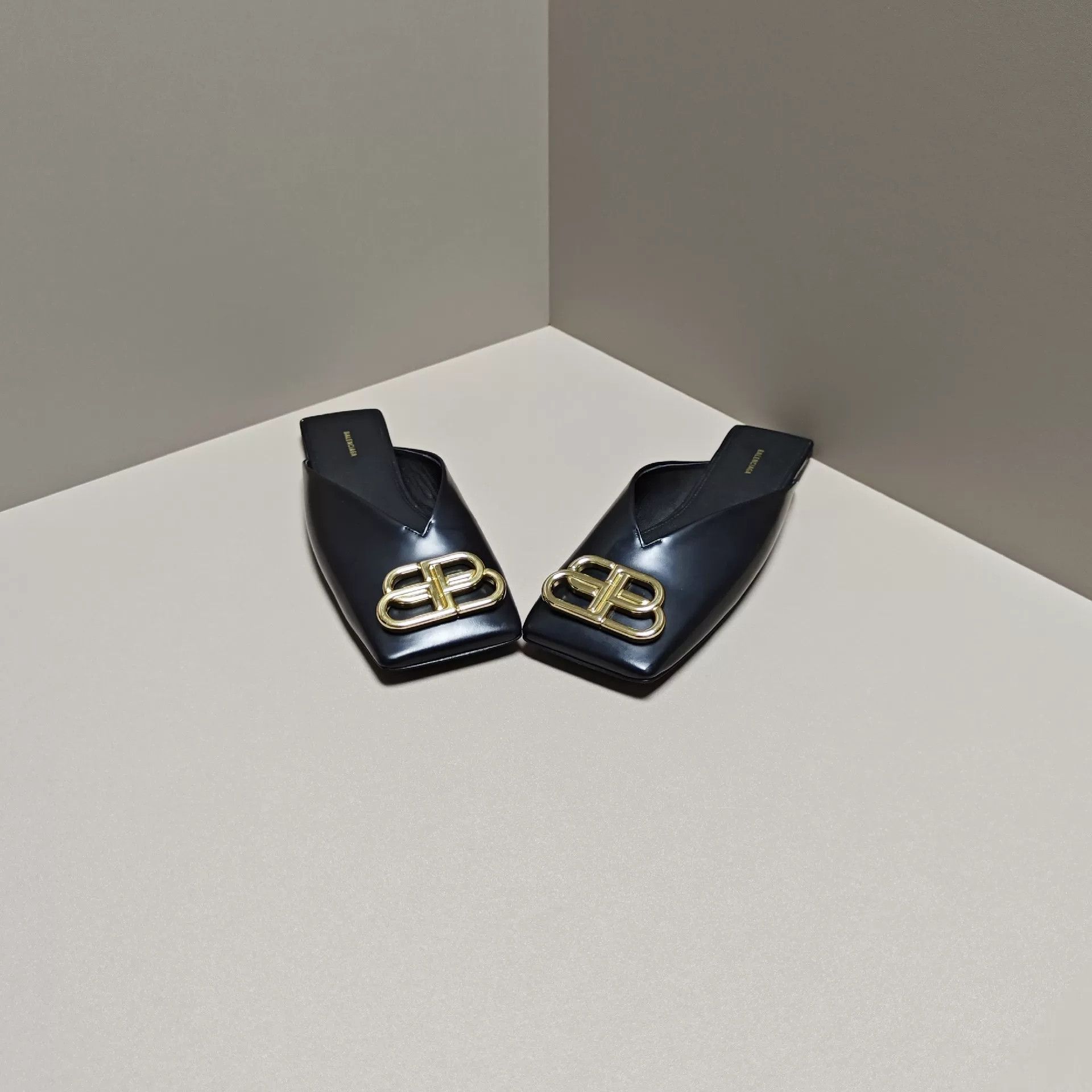 Balenciaga Balenciaga Gold Sandals us_8 Women Size US 8 / IT 38 - 2 Thumbnail